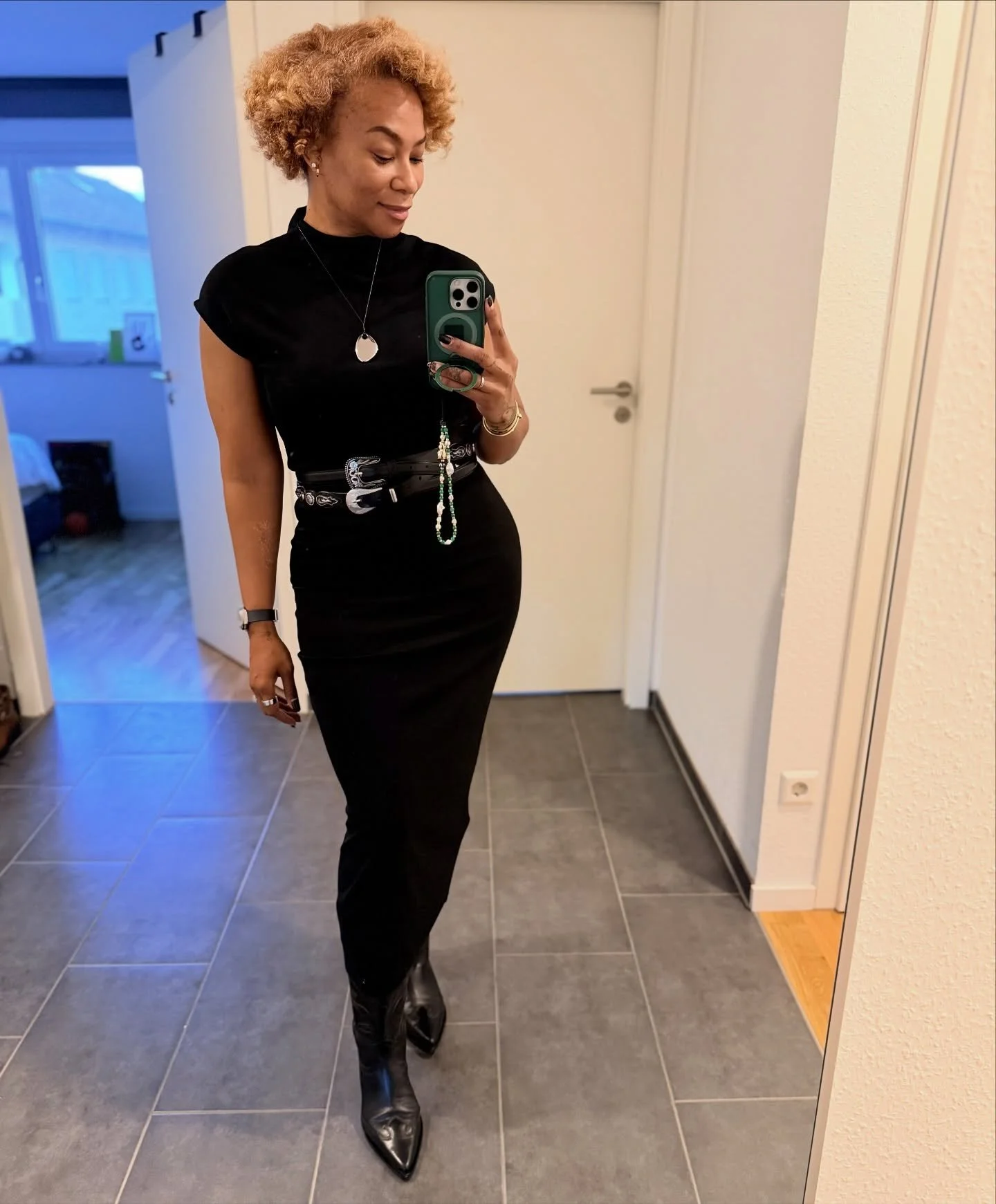 The other day&hellip;

Btw&hellip;.this coat🤌🏾&hellip;she does what she&rsquo;s suppose to do. P E R I O D. #art 

Coat @bananarepublic 😉

#thesparklelee #lifestyledbysparkle #ootd #fitcheck #styleblogger #dressoutfit