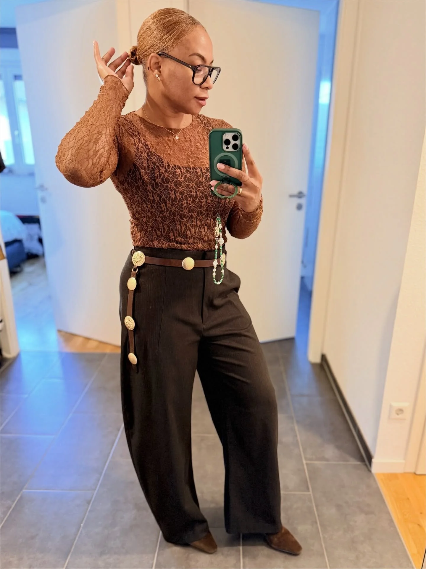 Another Easy Outfit from last week. 

Lace shirts come in handy in #Fall wear them under short sleeve shirts, over cami&rsquo;s, under blazers, and around your waist. They are a good basics that work hard in your wardrobe😉 @zara 

#thesparklelee #th