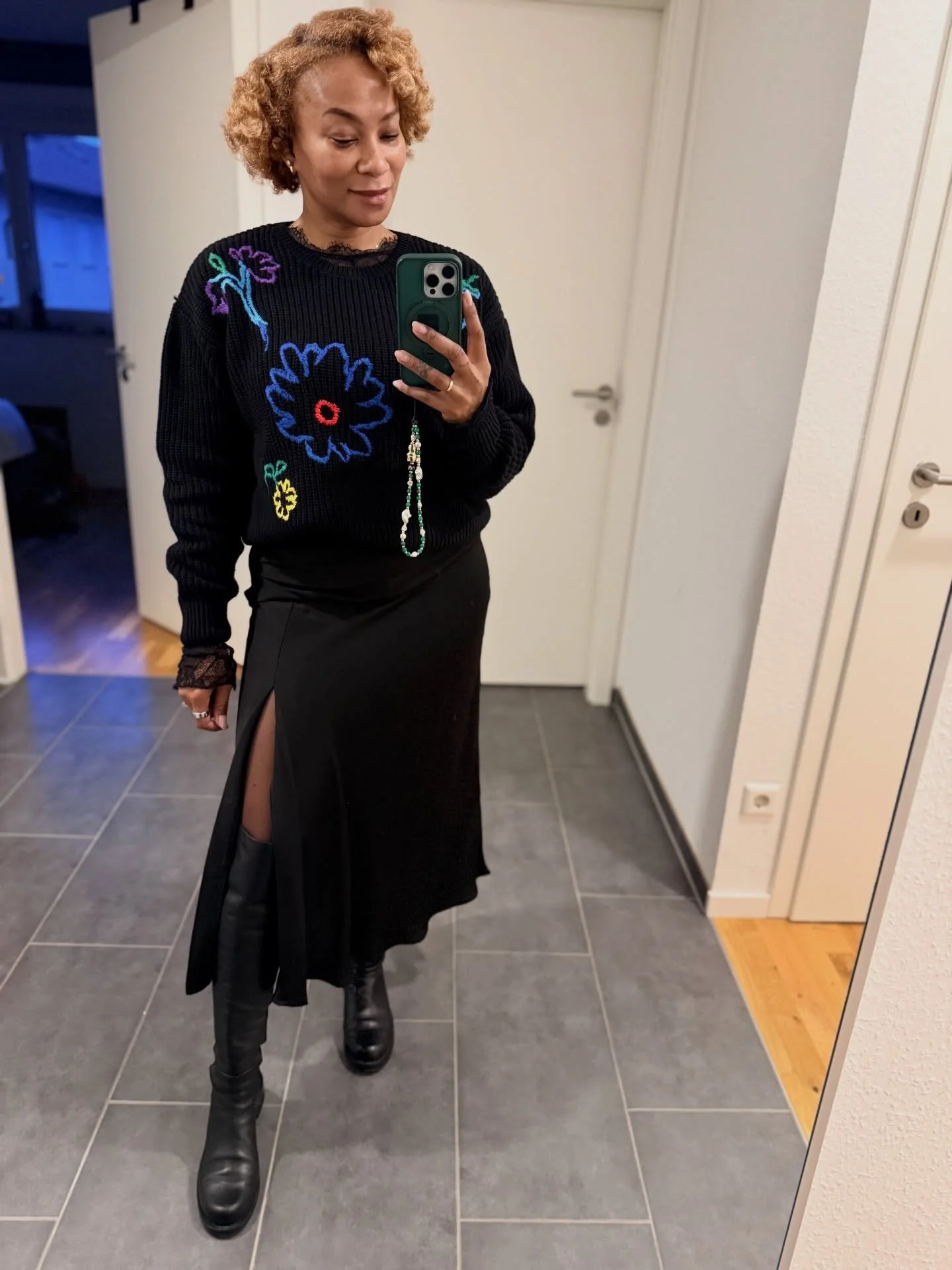 📸 roll 

- outfits from the week
- my new fav influenced by @anotherboringmeal 
-more looks
-new 💅🏾 
-this #dubaichocolate chip 🍪🤌🏾
-✈️✌🏾
-H O M E 🥰🙌🏾

#thesparklelee #lifestyledbysparkle #ootw #outfitinspo #photodump