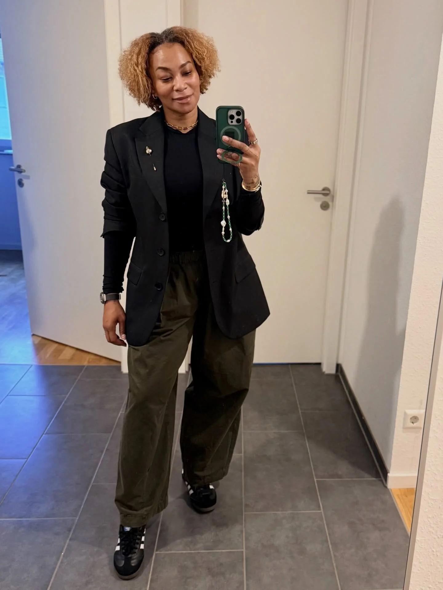 What I wore to work this week, and a good night w/bae🥰

Fun fact: We got engaged on Valentines Day 5yrs ago🥂

#lifestyledbysparkle #thesparklelee #ootw #vday