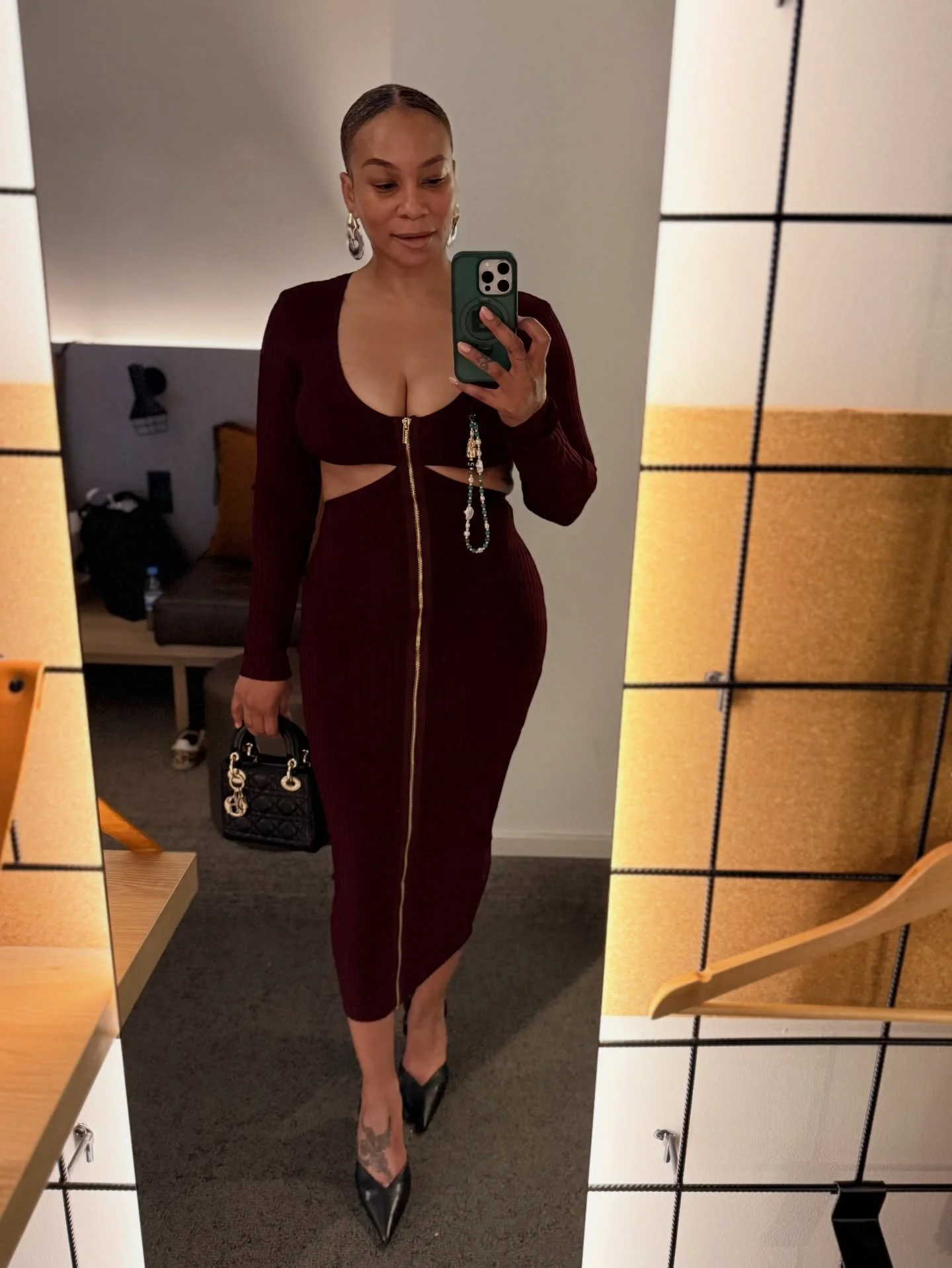 Stepped out

Work looks

Random but cute

Son ☀️

#lifestyledbysparkle #thesparklelee #ootw #moments #cameraroll