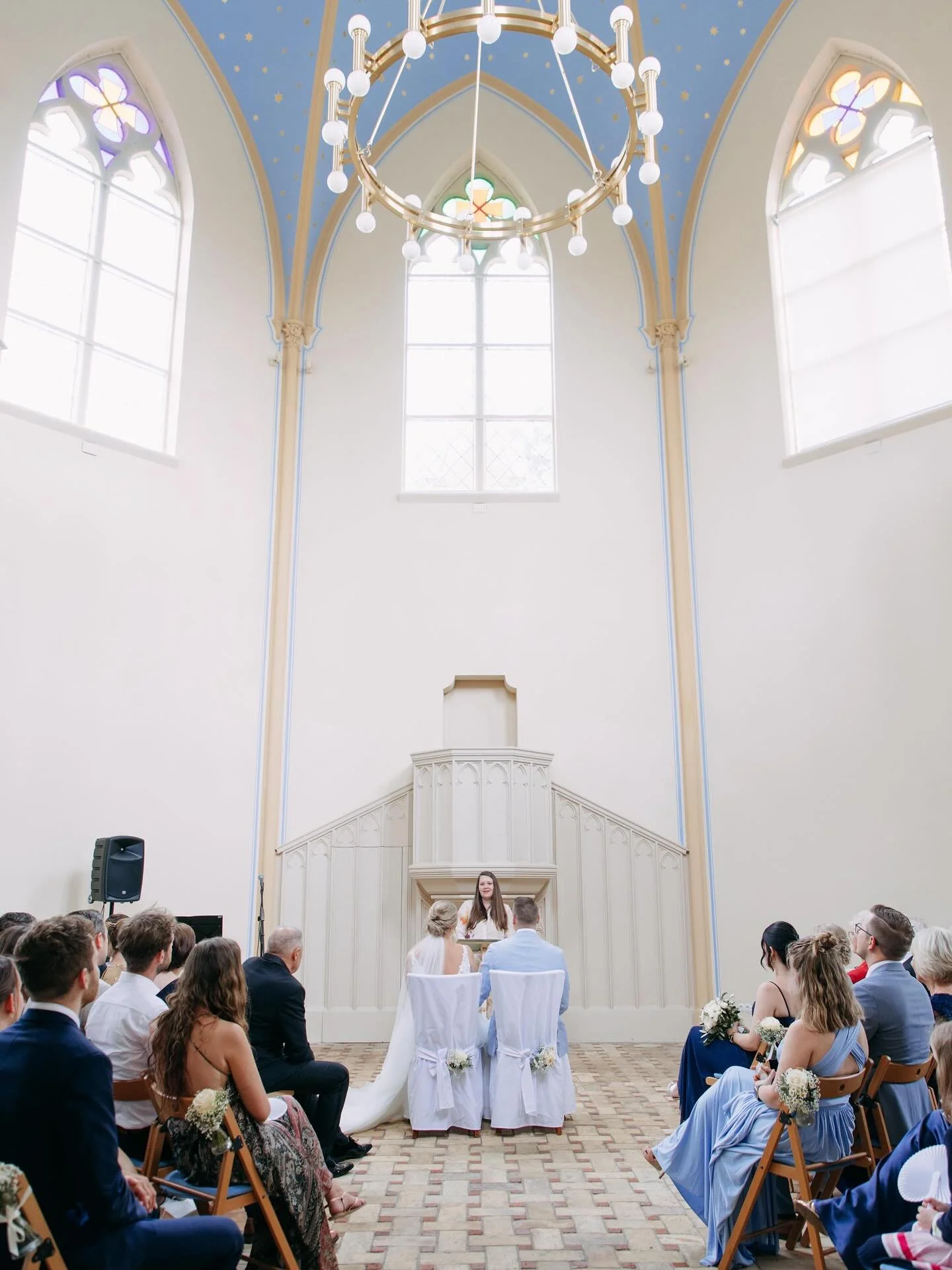 L &amp; P ❤️ 02.08.2024 
DANKE @sofiafoto.berlin f&uuml;r das Einfangen der Trauzeremonie in dieser tollen Location @alteneuendorferkirchepotsdam. 
Die Bilder sind ein Traum!