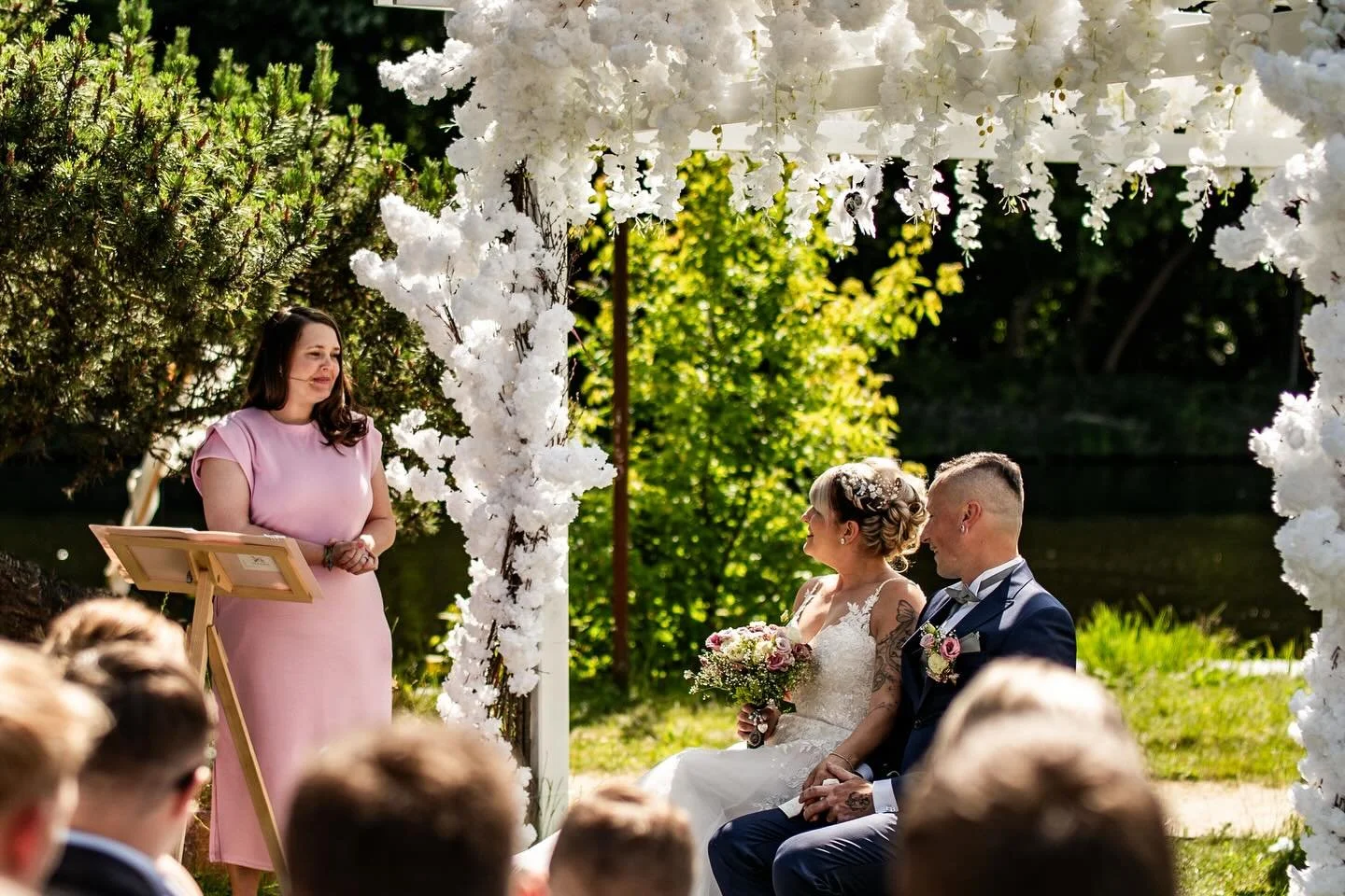 13. Juni 2025 - Franzi &amp; Benny 

Seit dieser tollen Trauung finde ich Freitag den 13. garnicht mehr so schlimm&hellip; 🤭

 Den Moment so toll eingefangen hat @aidnehlers 🩷