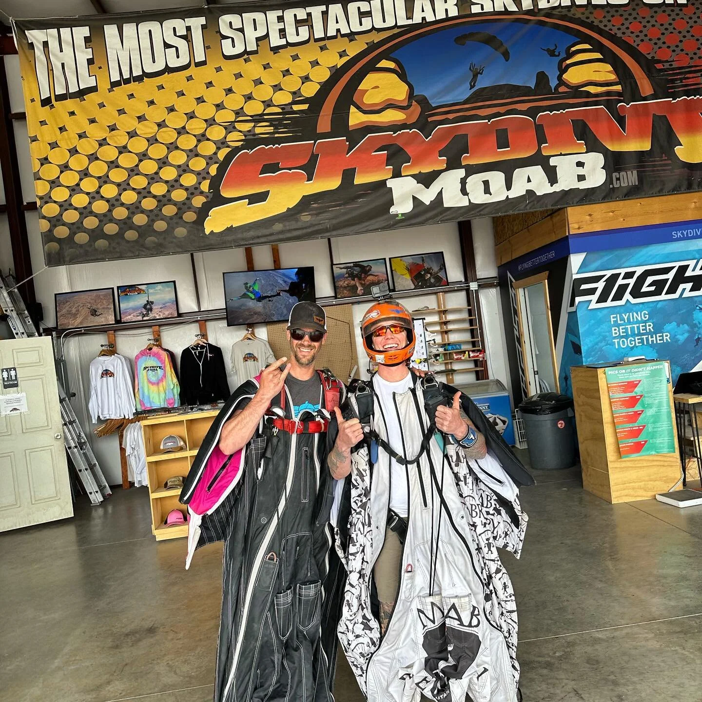 Rad day working on some flat carving with my boi @shiverbivy ! Thanks for the jumps buddy. #toughturkey 
-
@ataircanopies 
@squirrel.ws 
@moabbrewery 
@lbaltimeters 
#stunttime
#toughturkeytour23