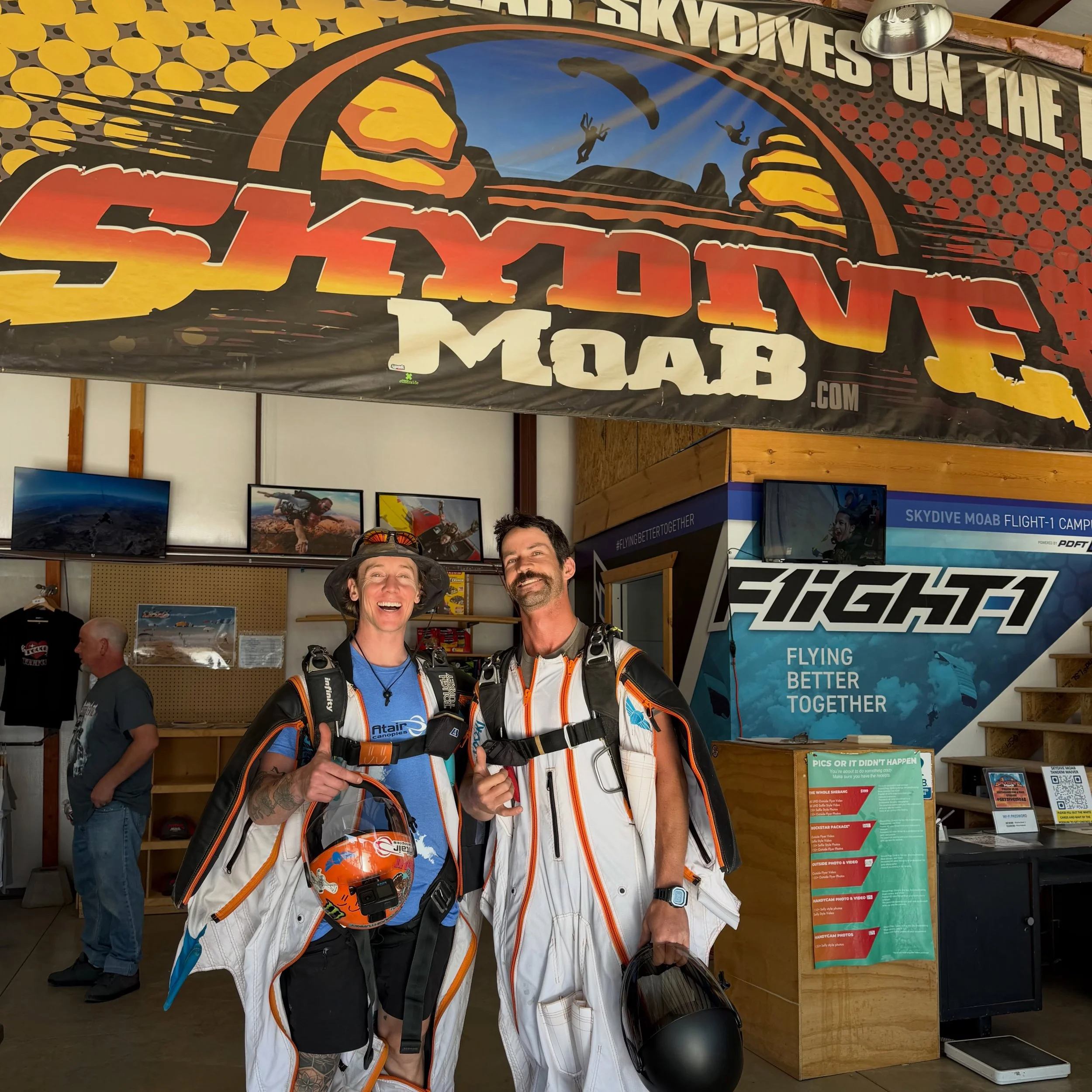 BIG UPS TO MY DAWG @mattevans95 we worked on some back flying today and it went very well! Until next time brother! @skydivemoab #toughturkey 
-
@ataircanopies 
@squirrel.ws 
@lbaltimeters 
@vserigs 
#stunttime 
#toughturkeytour26