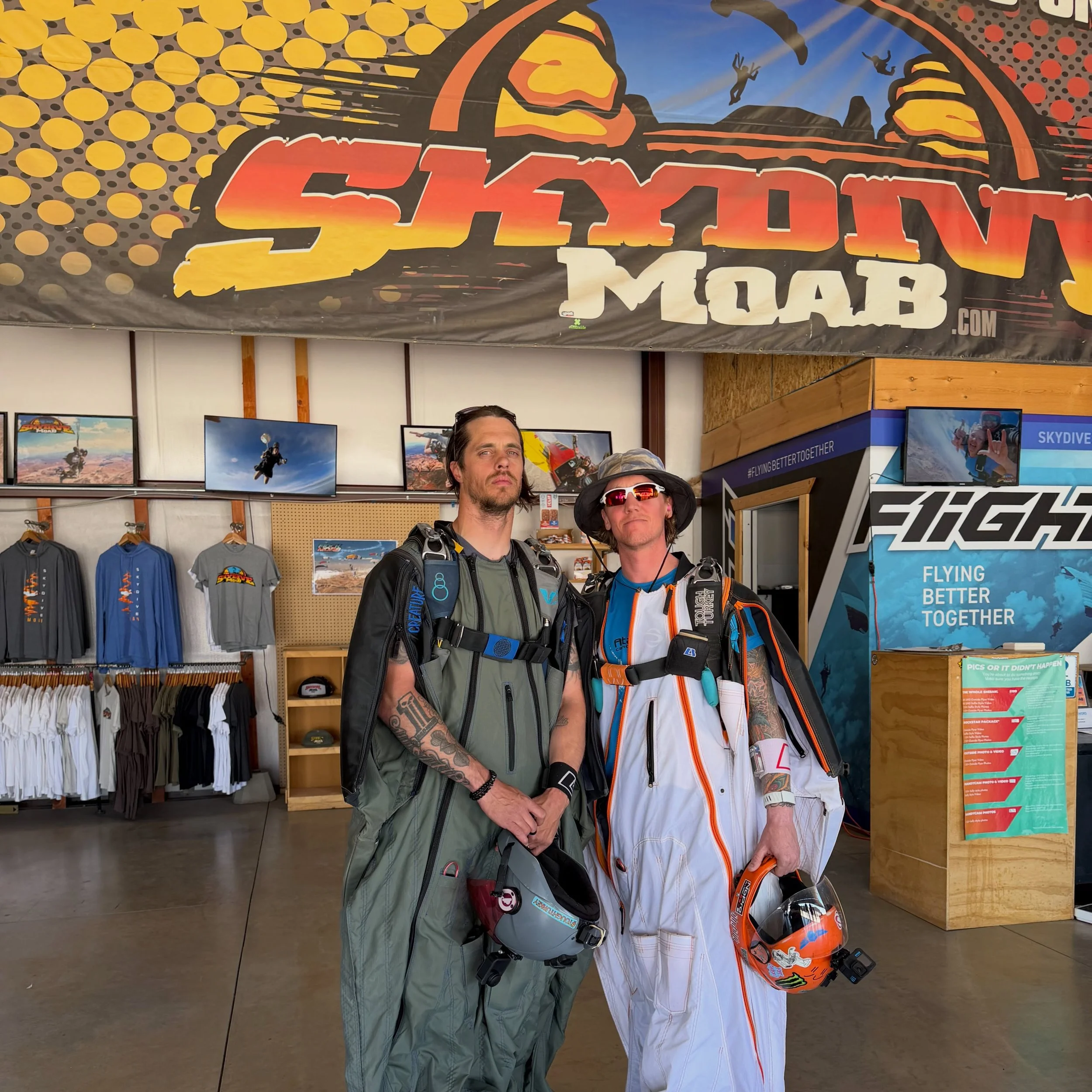 SHIT YA @shakaawut THANKS FOR COMING DOWN TO HANG OUT AND RIPP SOME HEADDOWN WITH ME! #toughturkey 
-
Wana fly on your head? SHOOT ME A LINE TODAY!
-
@ataircanopies 
@squirrel.ws 
@lbaltimeters 
@vserigs 
#stunttime 
#toughturkeytour26