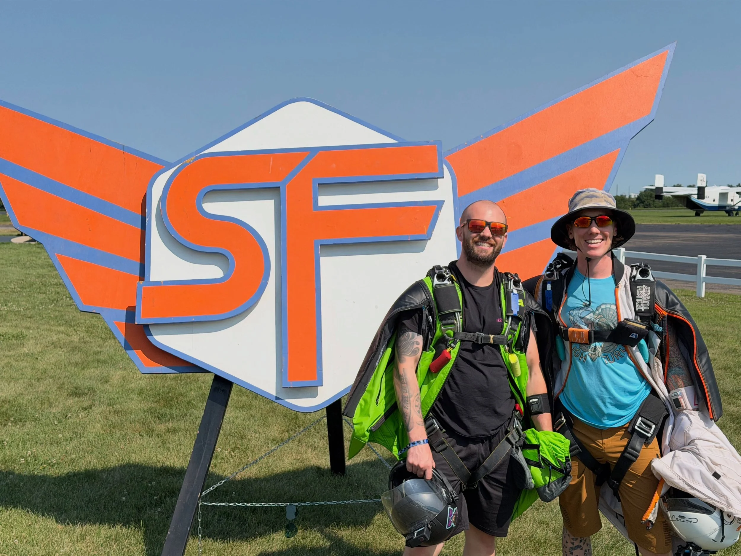 YAA BUDDY THANKS FOR A BIG DAY LEO! We smashed 9 jumps yesterday @skydivechicago excited to fly with you again soon! Stay on the plane! #toughturkey
-
@ataircanopies 
@squirrel.ws 
@lbaltimeters 
@vserigs 
#stunttime
#toughturkeytour26 
#sdcsummerfes