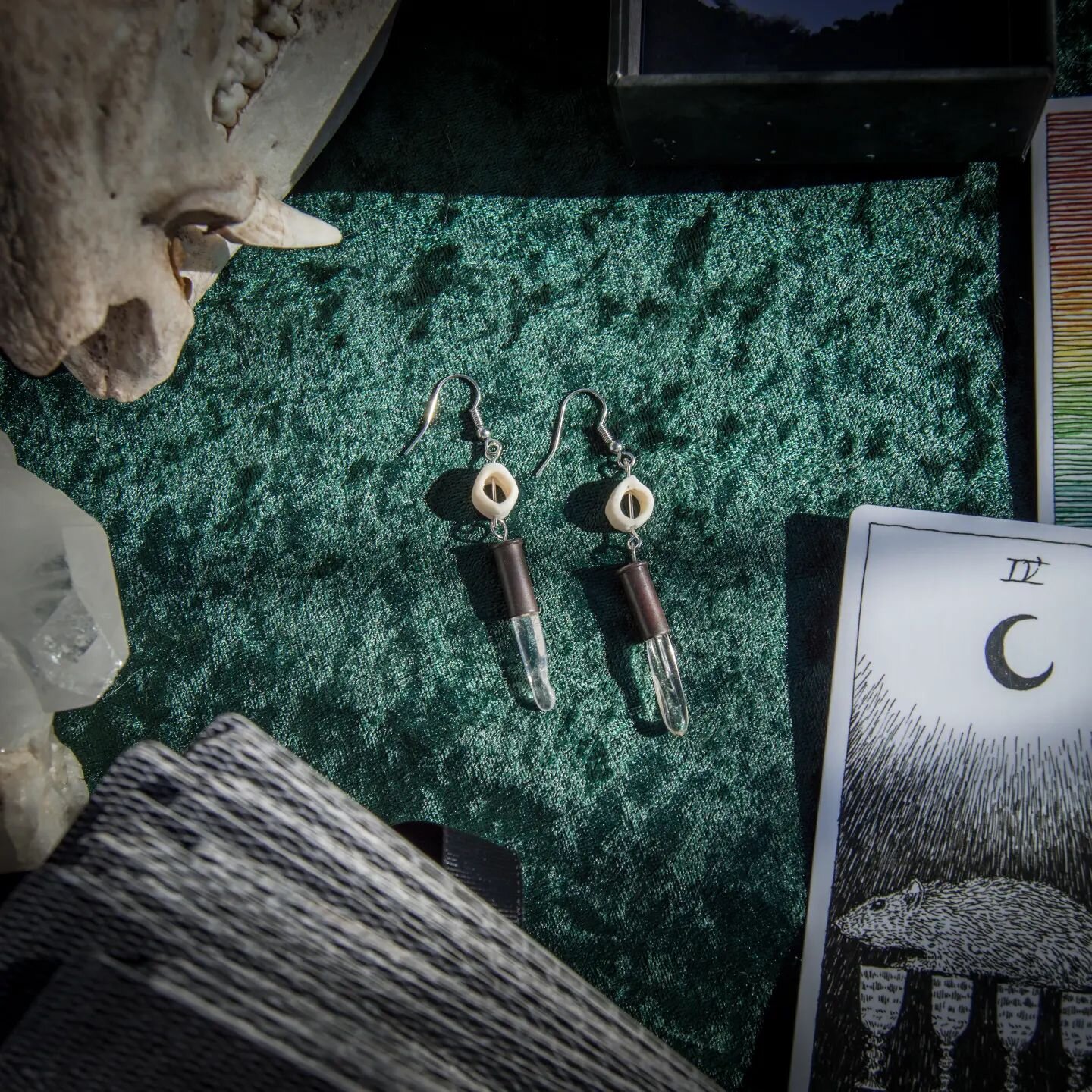 IV OF CUPS ☮

⭐Bone beads made from opossum femur, hand sawed, drilled and sanded, clear quartz, reclaimed bullet casings. Surgical steel earring hooks. ⭐

✨This set of earrings talismans drew the four of cups card. This card presents a message of se