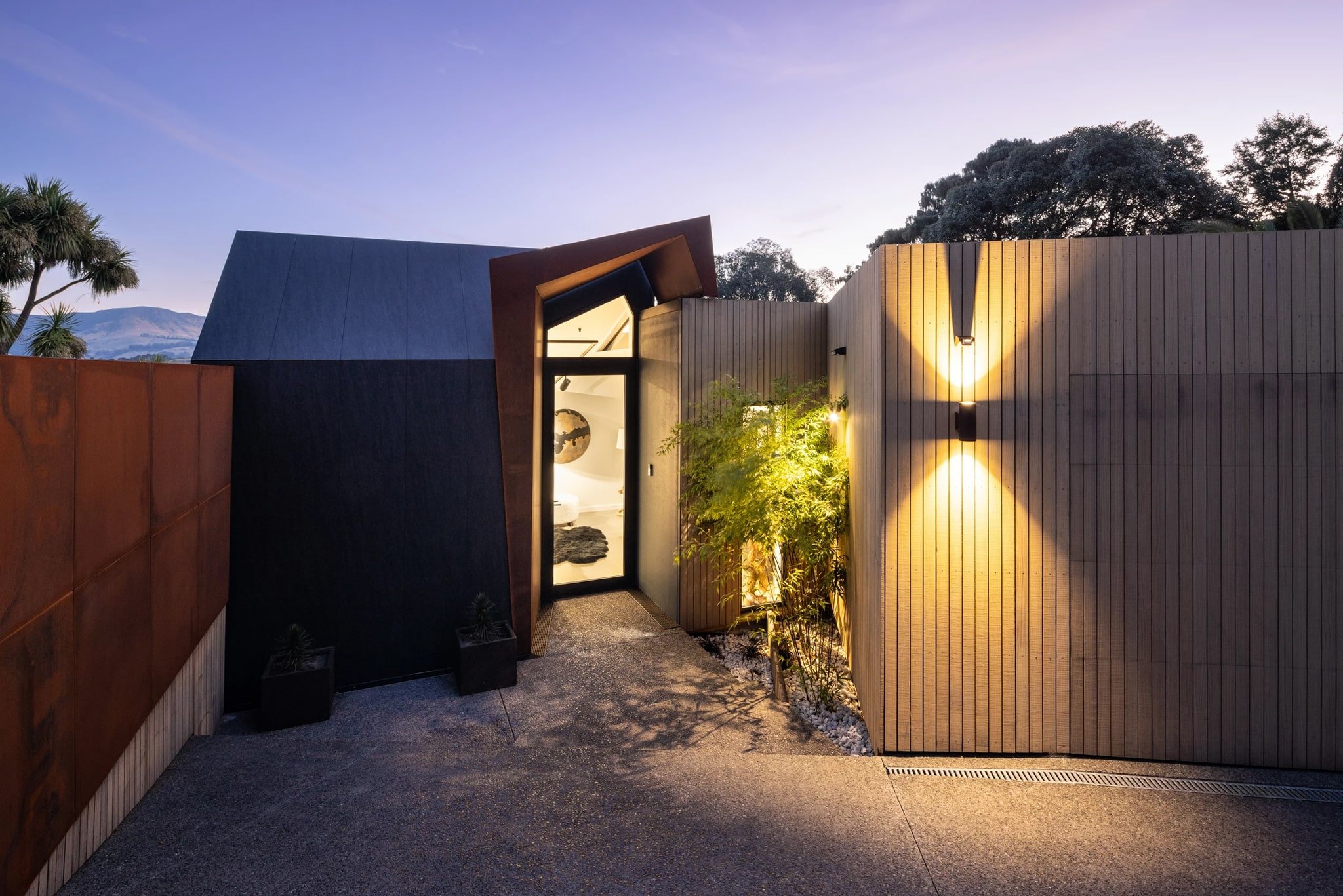 cass_bay_dark_Neolith_stone_cladding_1-min.jpg
