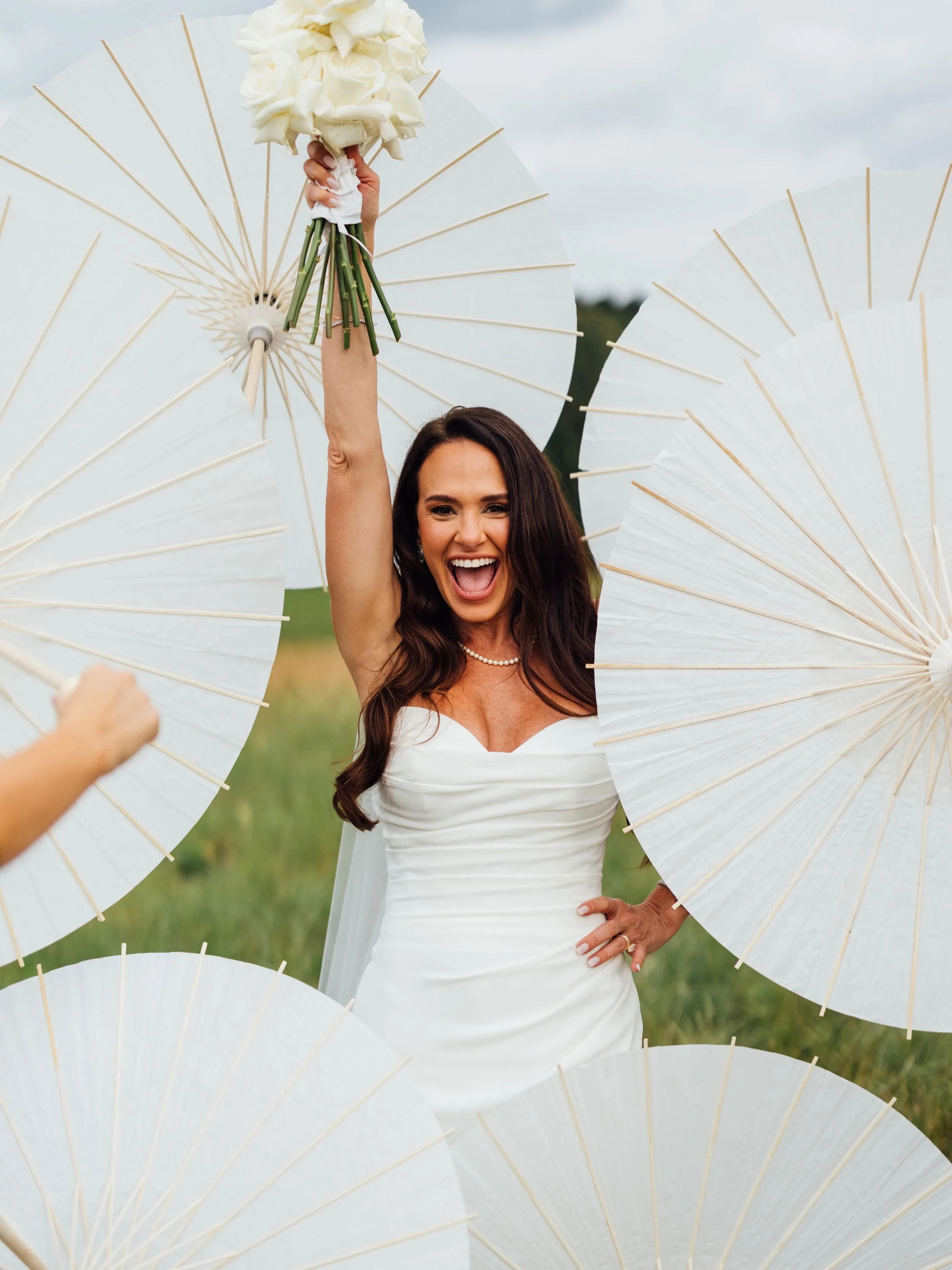We believe every bride deserves to feel this level of happiness on her wedding day🤍
&bull; 
@agraceeventplanning
@breanamariephotography 
@the_meadeaux
@hunterthomasband
@blacktiesounds
@momentsbymo.media
@botanicalfloristry
@patriciawisdomart
@texa
