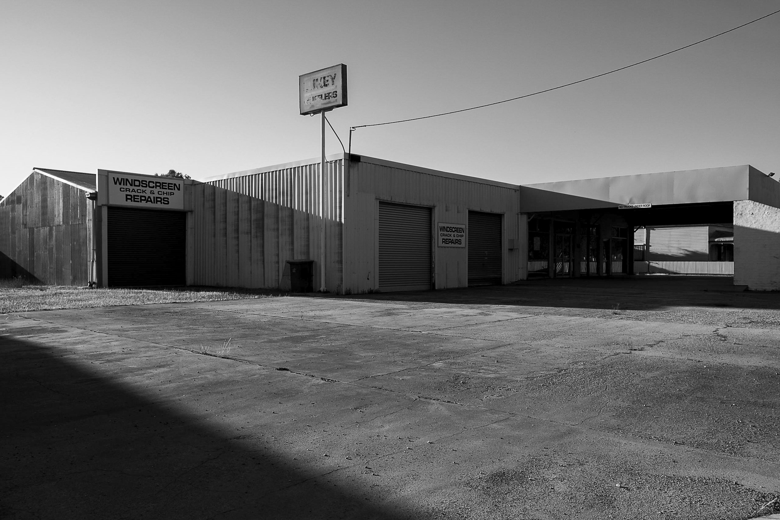 Abandoned windscreen repairer in Wangaratta.