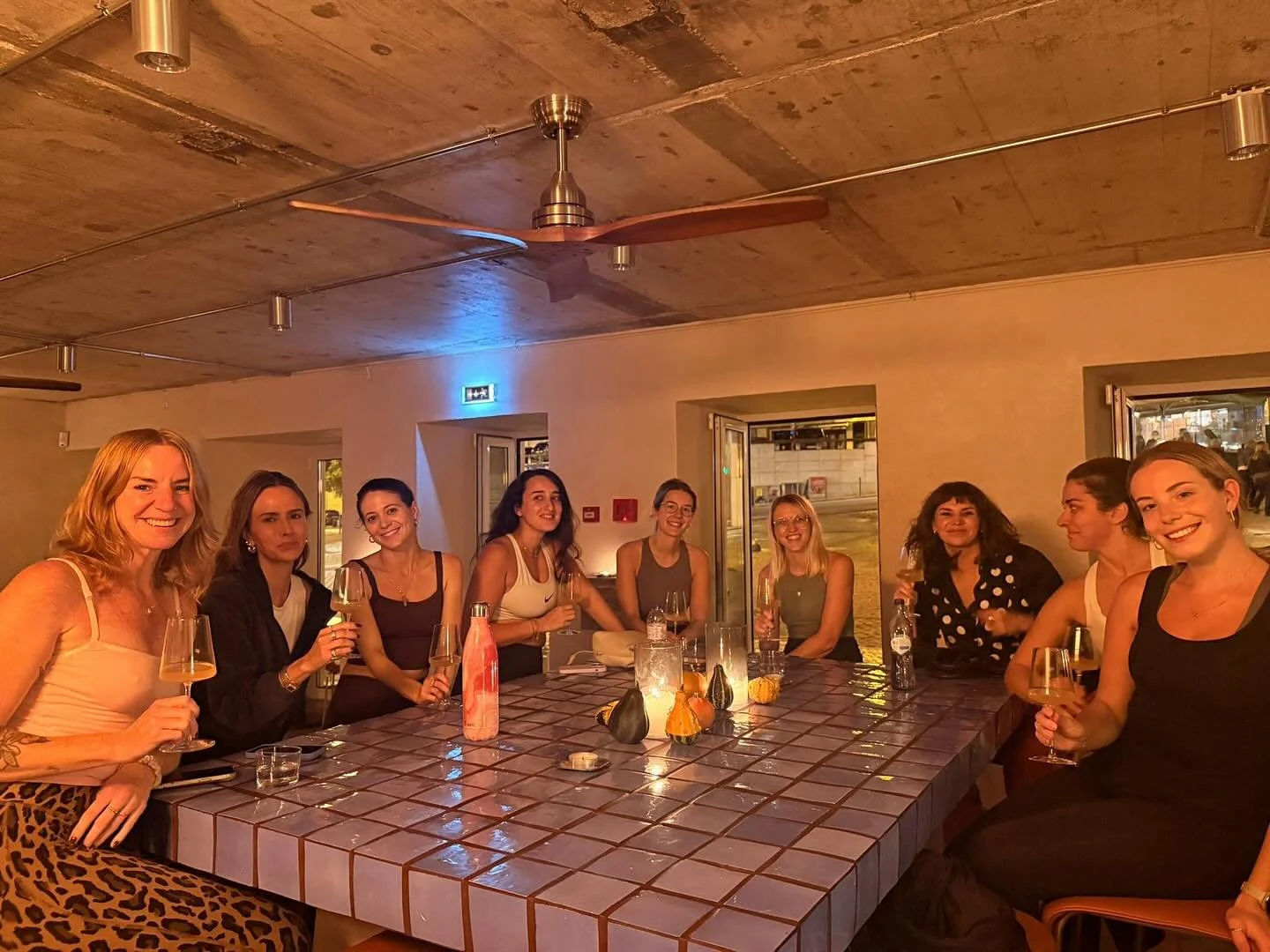 🍷Thank you to the amazing humans who came out for Petnat and Pilates @nata_winebar on Monday night.
We moved, we sweat we laughed we imbibed made new friends and learnt something about our bodies and our favourite drink .😜
While we cannot wait to