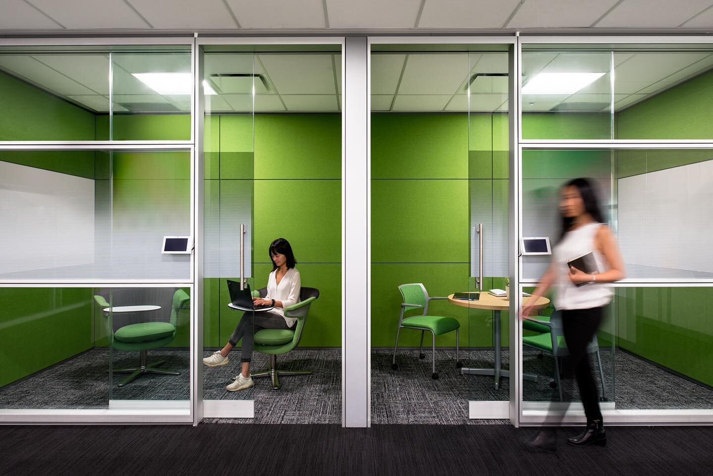 This pop of green ☘️ is courtesy of @theicbc offices designed by @perkinswill_van.