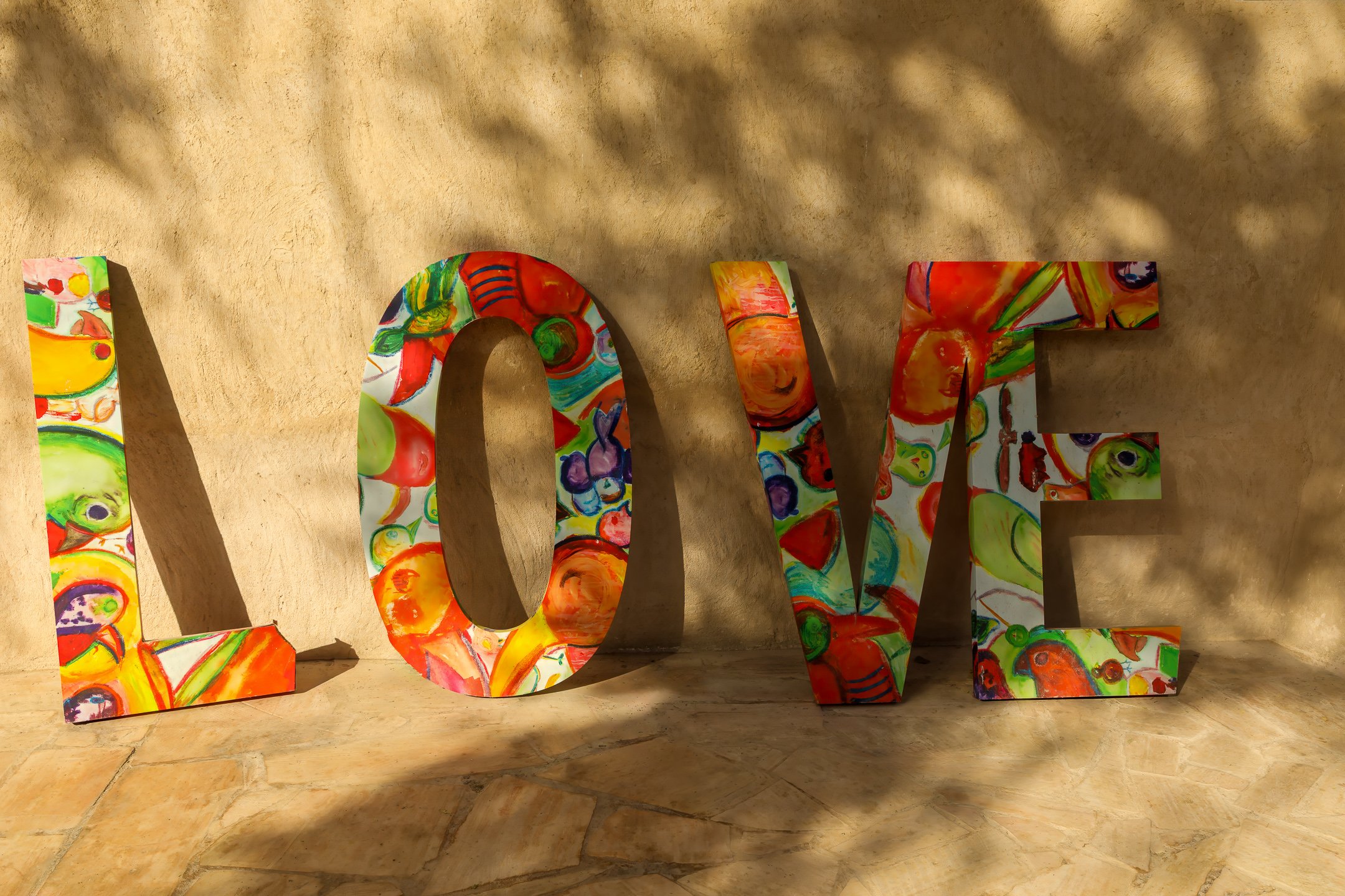 O | Street Art In Dubai | Jim Knapp | Score: 15
