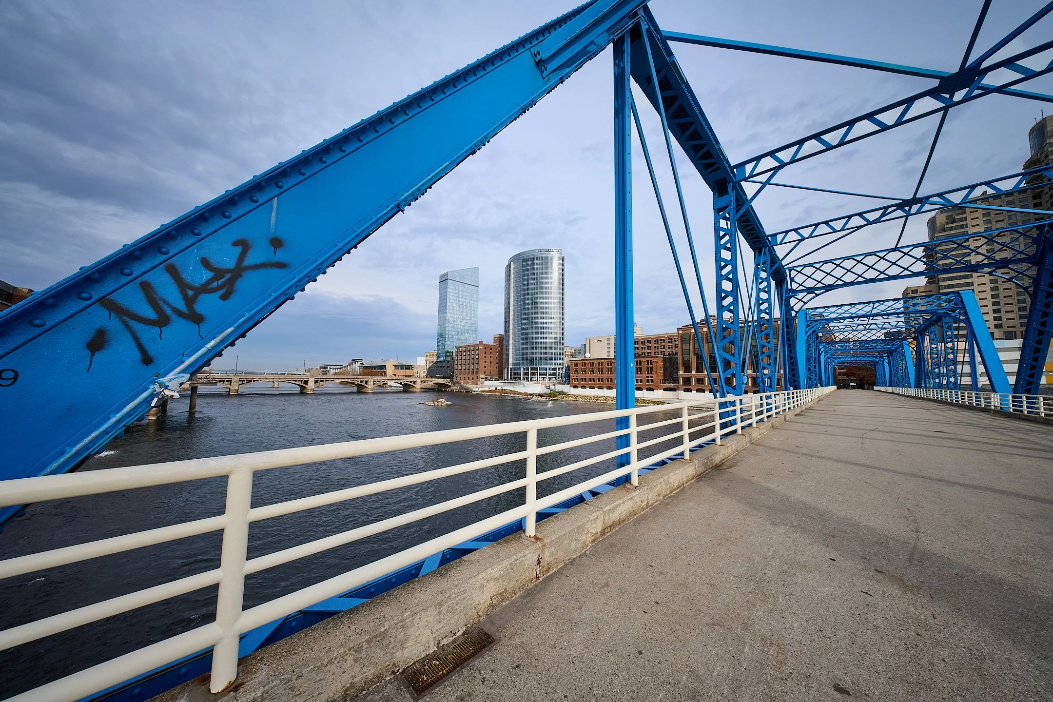 S | Blue Bridge To the City | James Zeman | Score: 22