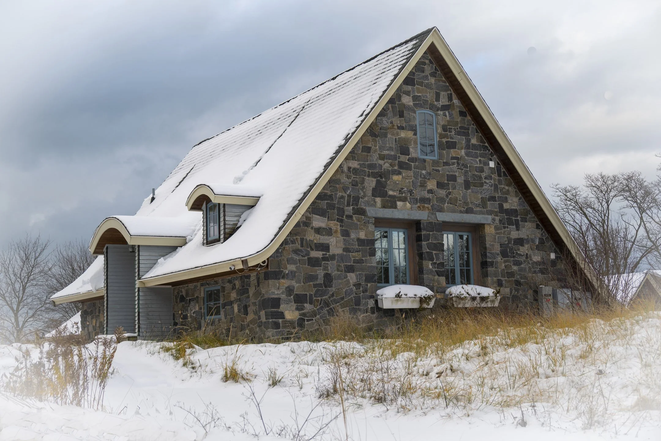 O | Seaside Cottage in the Dunes | Richard Coombs | Score: 12