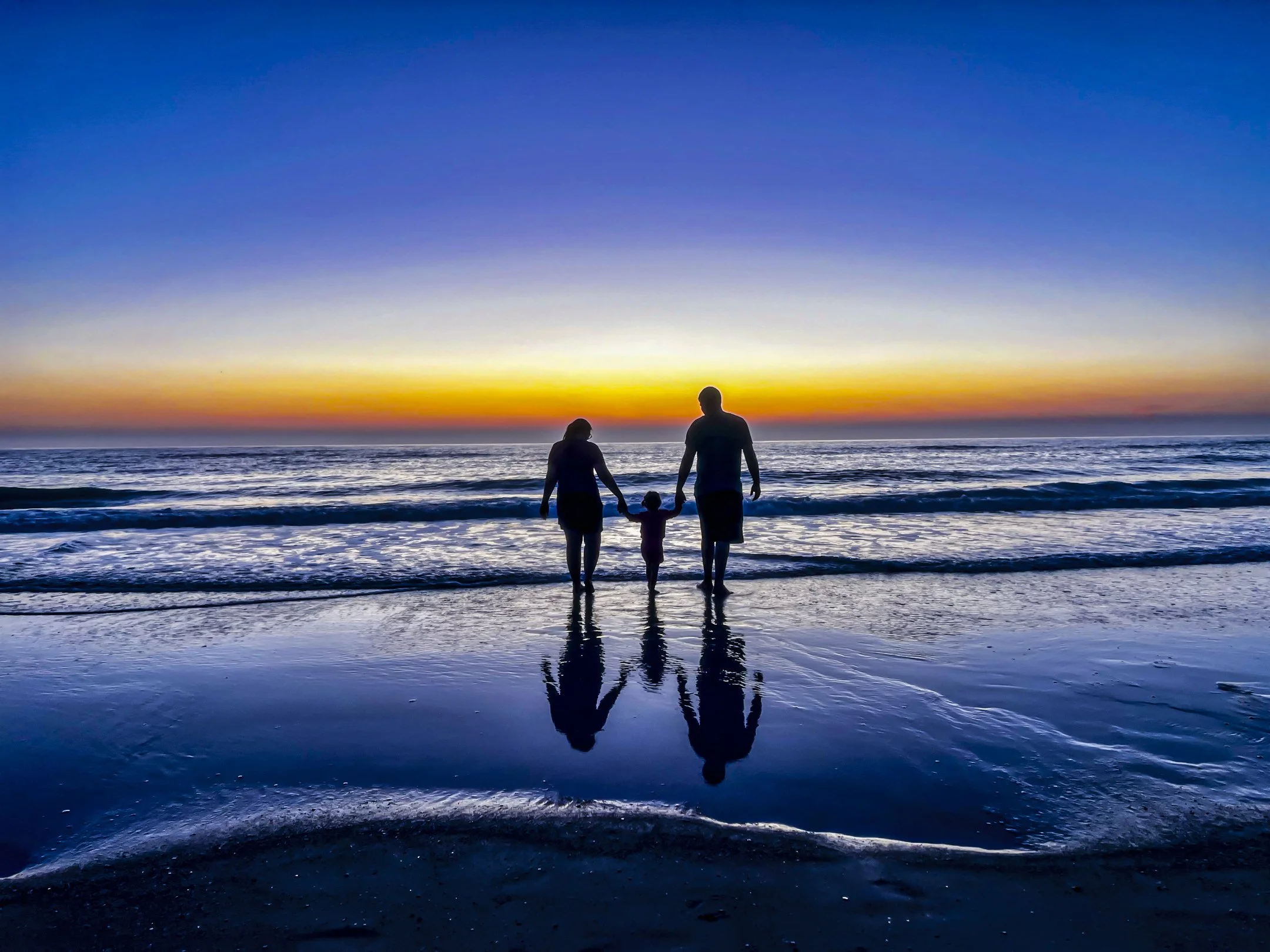 O | Sunset Sand Hand in Hand | Lori Ryskamp | Score: 21