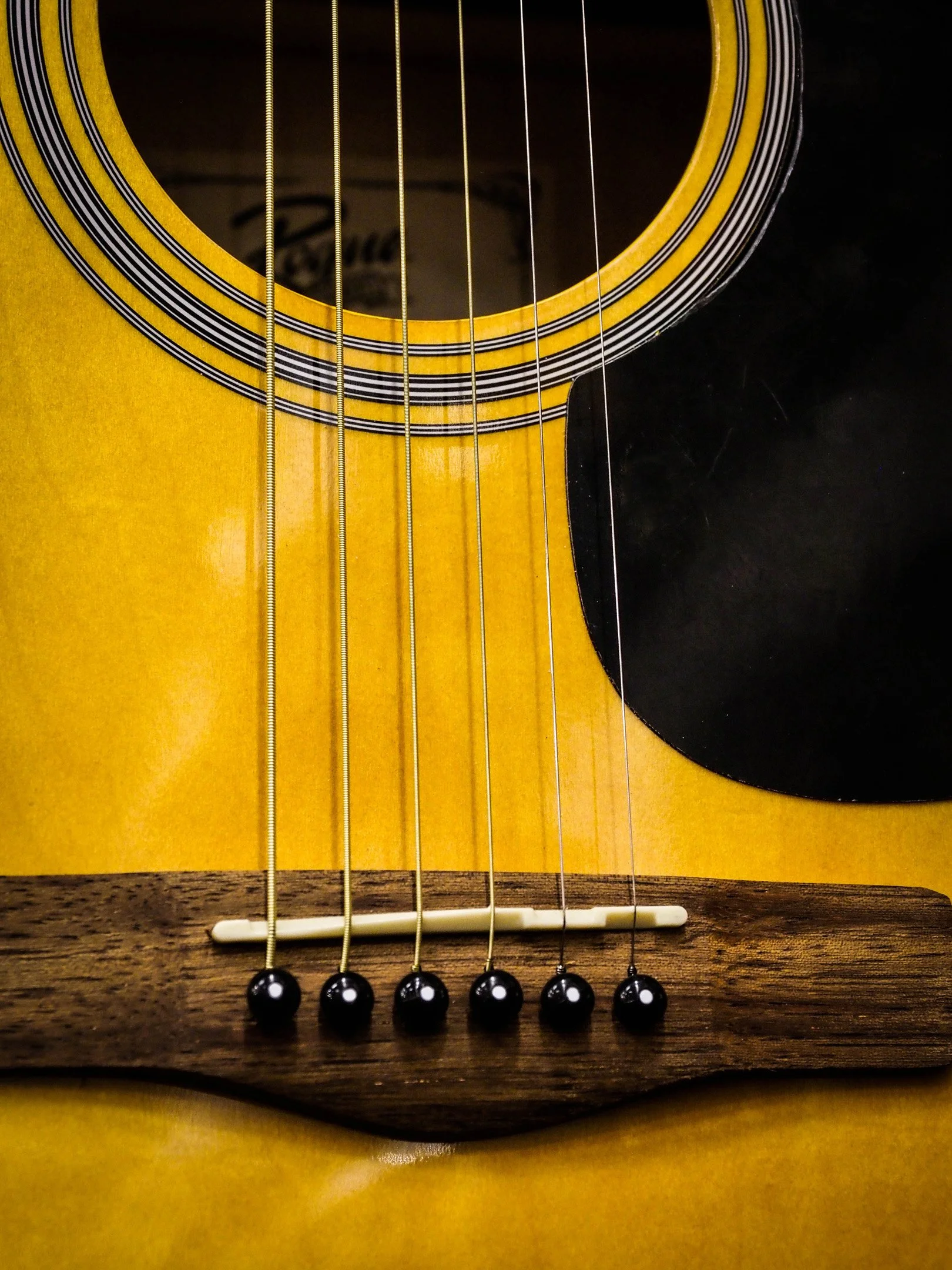 O | Yellow Guitar | Diane Durand | Score: 18