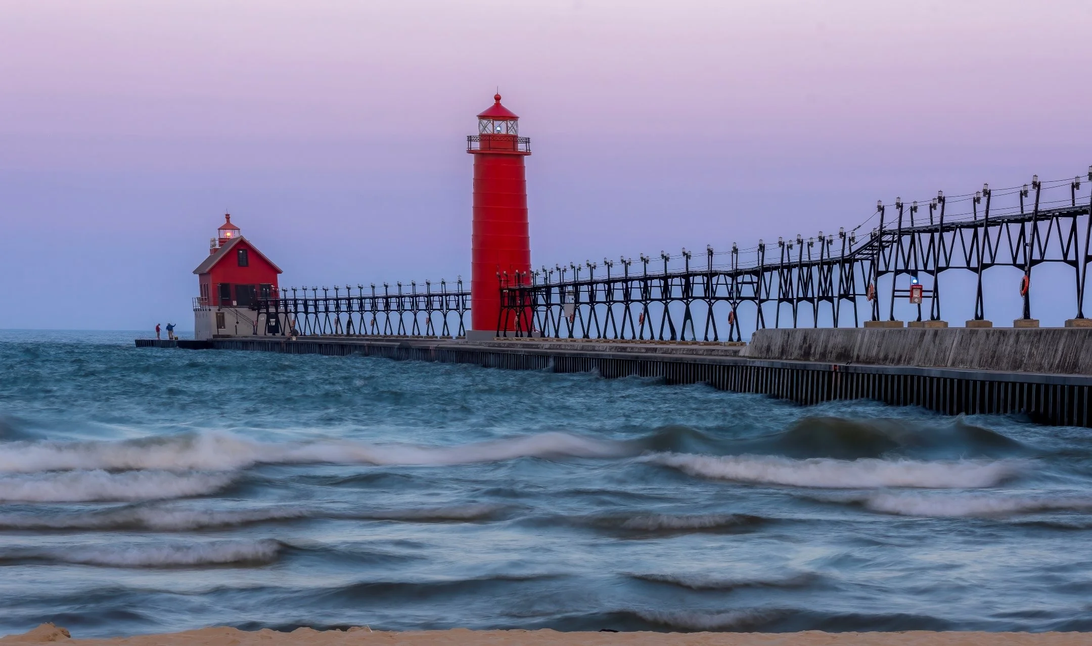 O | Grand Haven Lighthouse | Kim Ives | Score: 18
