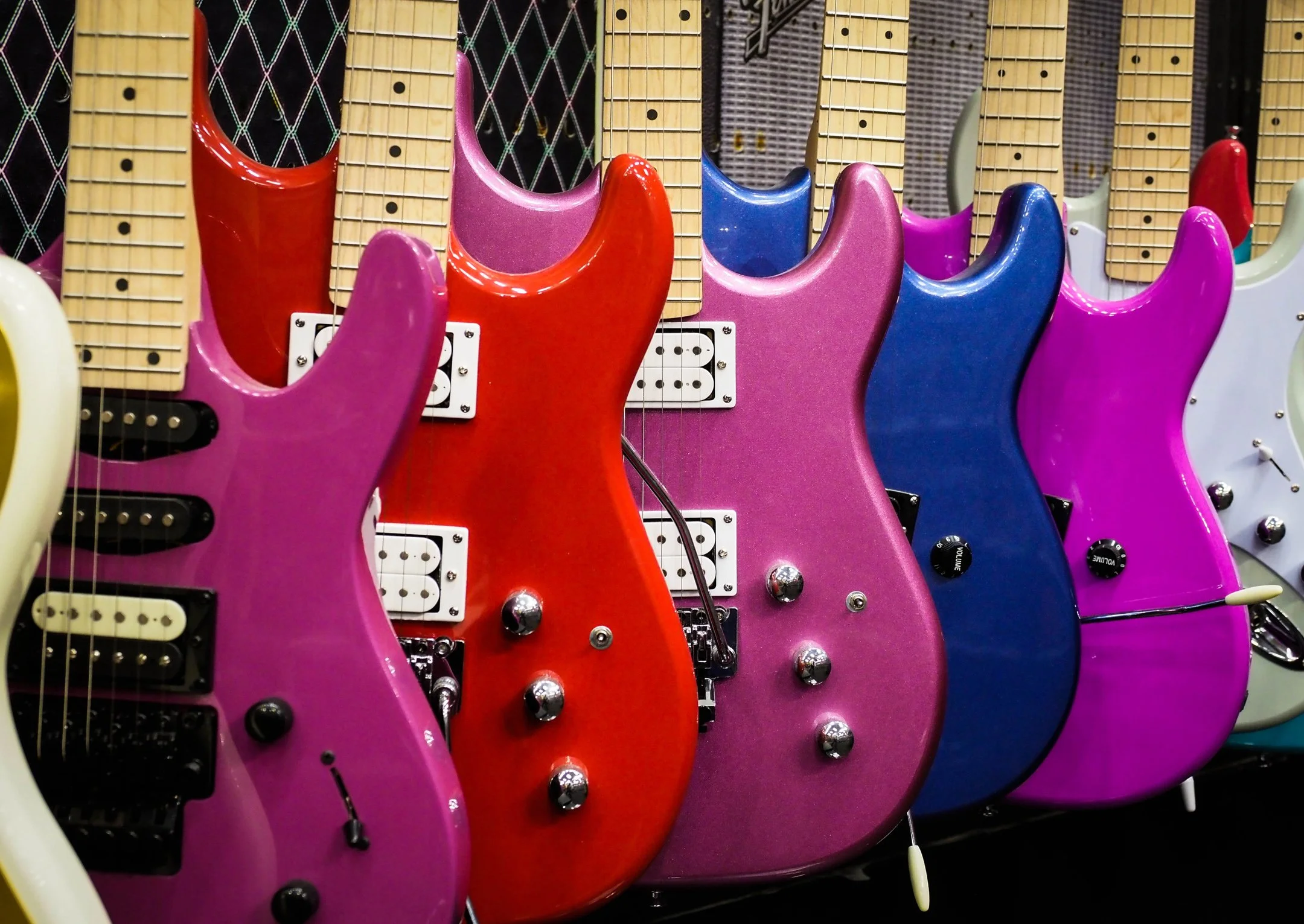 O | Girl Guitars | Diane Durand | Score: 18