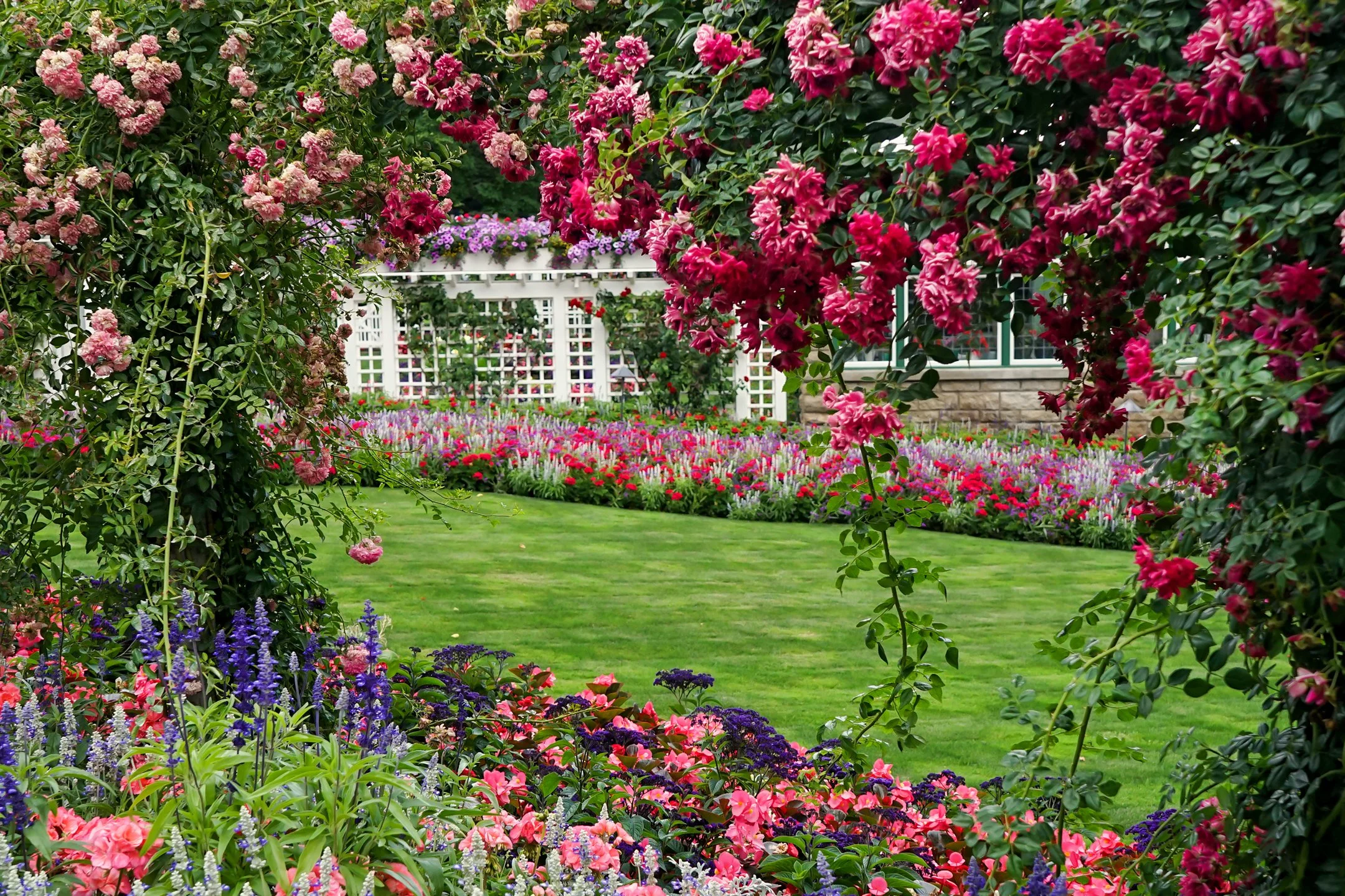 A | Buchart Gardens | Della Landheer | Score: 18