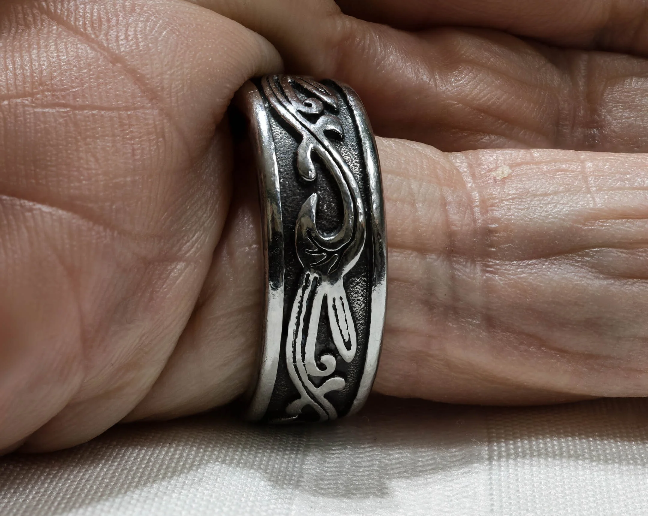 A | Ring Finger | Sandy Freed | Score: 18