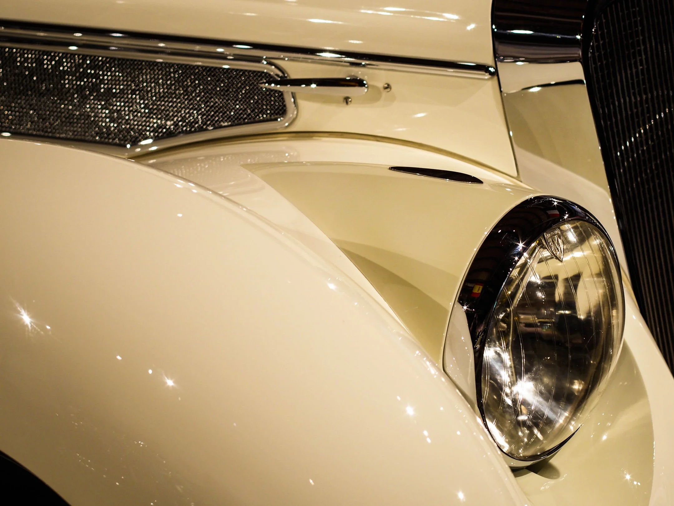 O | Headlight Curves | Diane Durand | Score: 12