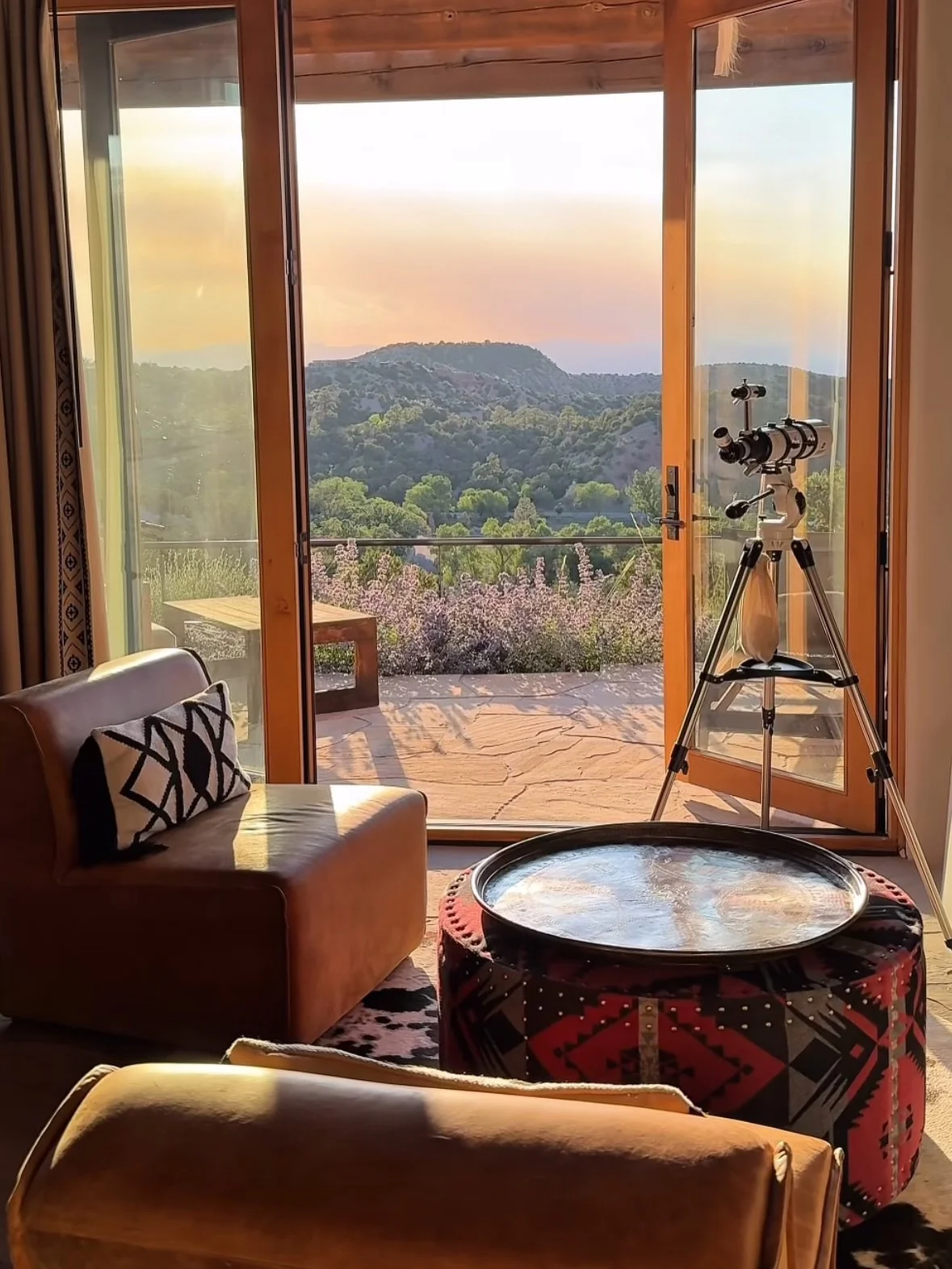 📍SANTA FE let's go ... 

direct flights starting October 6th from LAX. and a stay at Bishop's Lodge is the itinerary because you have everything at your fingertips including hiking trails from the property, fireplace for cozy nights in, wellness pro