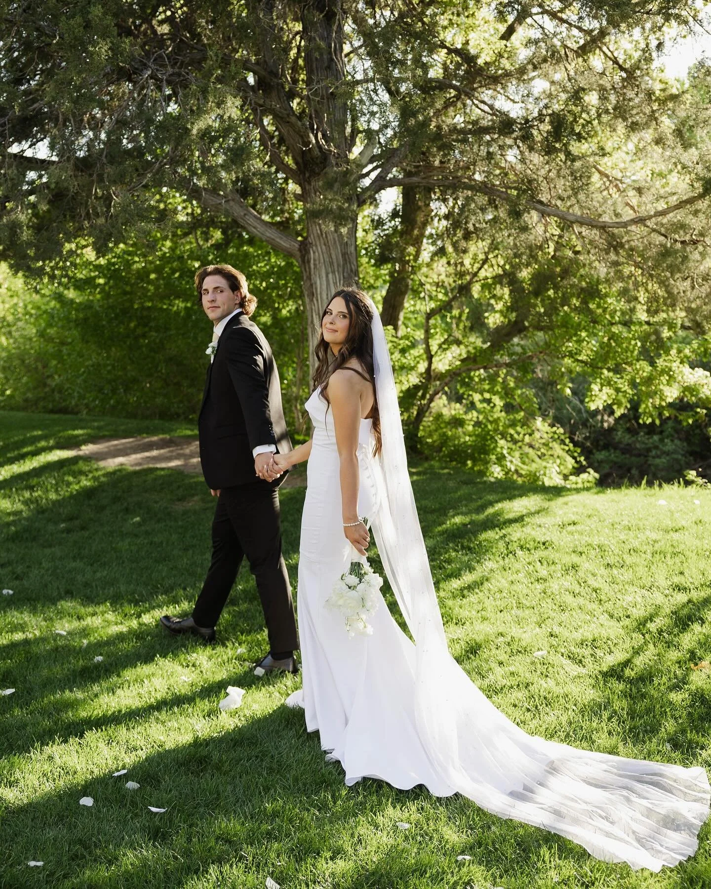 Madi and Isaac&rsquo;s spring wedding surrounded by their closest friends and family up in the mountains. A beautiful day I&rsquo;ll never forget!🥂🤍 

Photographer: @katewhitingphoto 
Videographer: @annamayphotofilm 
Florist: @easyweddingflowers 
C