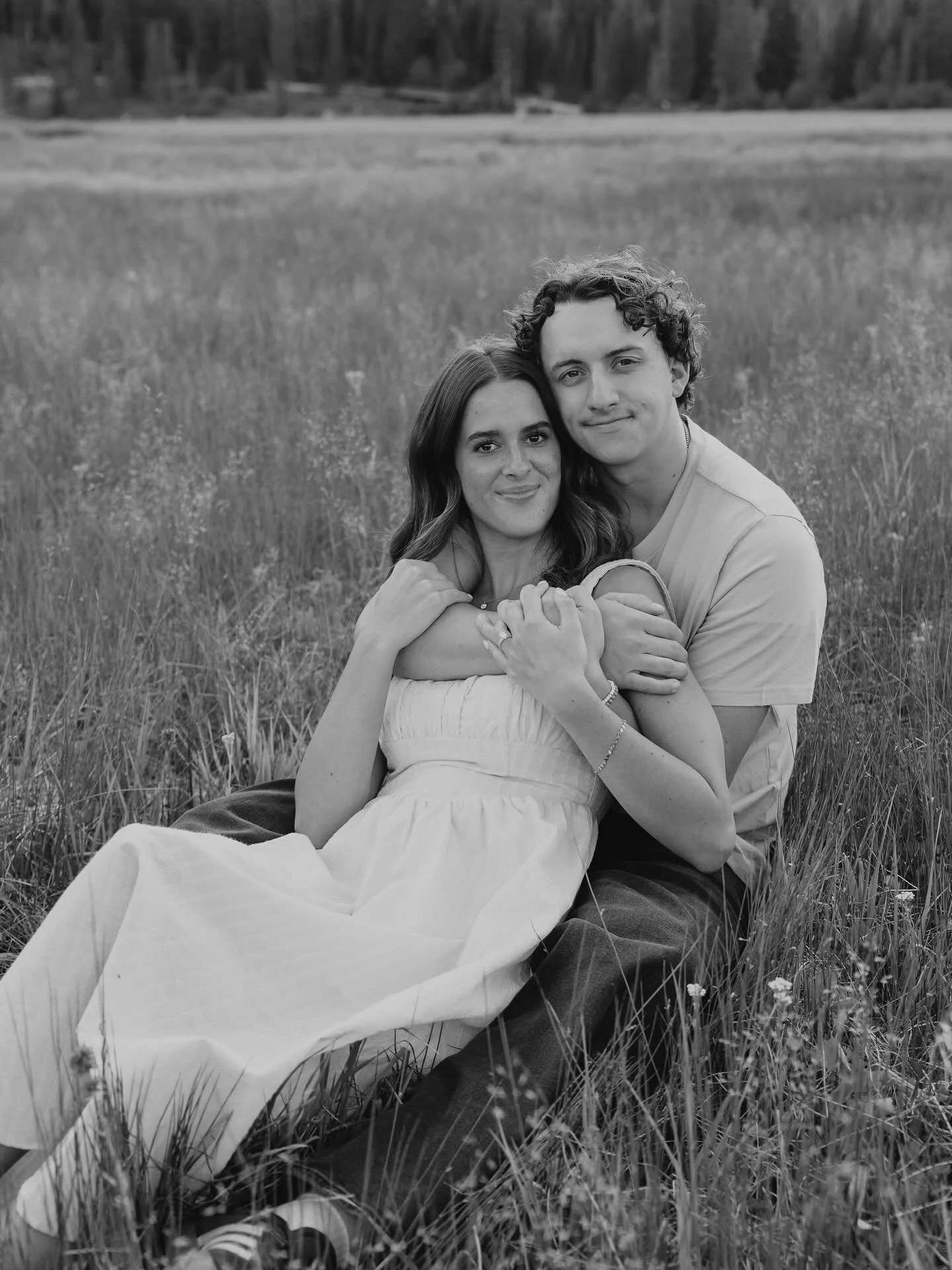 Summertime in Utah truly cannot be beat⛰️

#utahweddingphotographer #engagements #summerengagement #2026bride