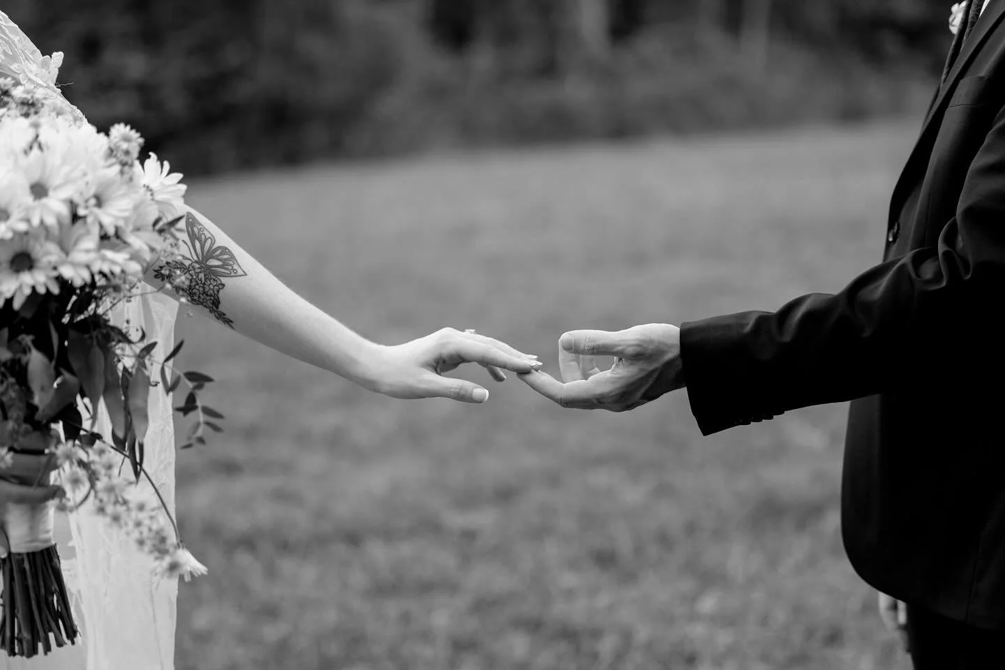 Emma &amp; Sam&rsquo;s photo coverae was pretty swift; just four hours together. But it worked because they knew exactly what they most wanted documented: group portraits, ceremony, a few dance songs, and couples portraits. We budgeted more time for 