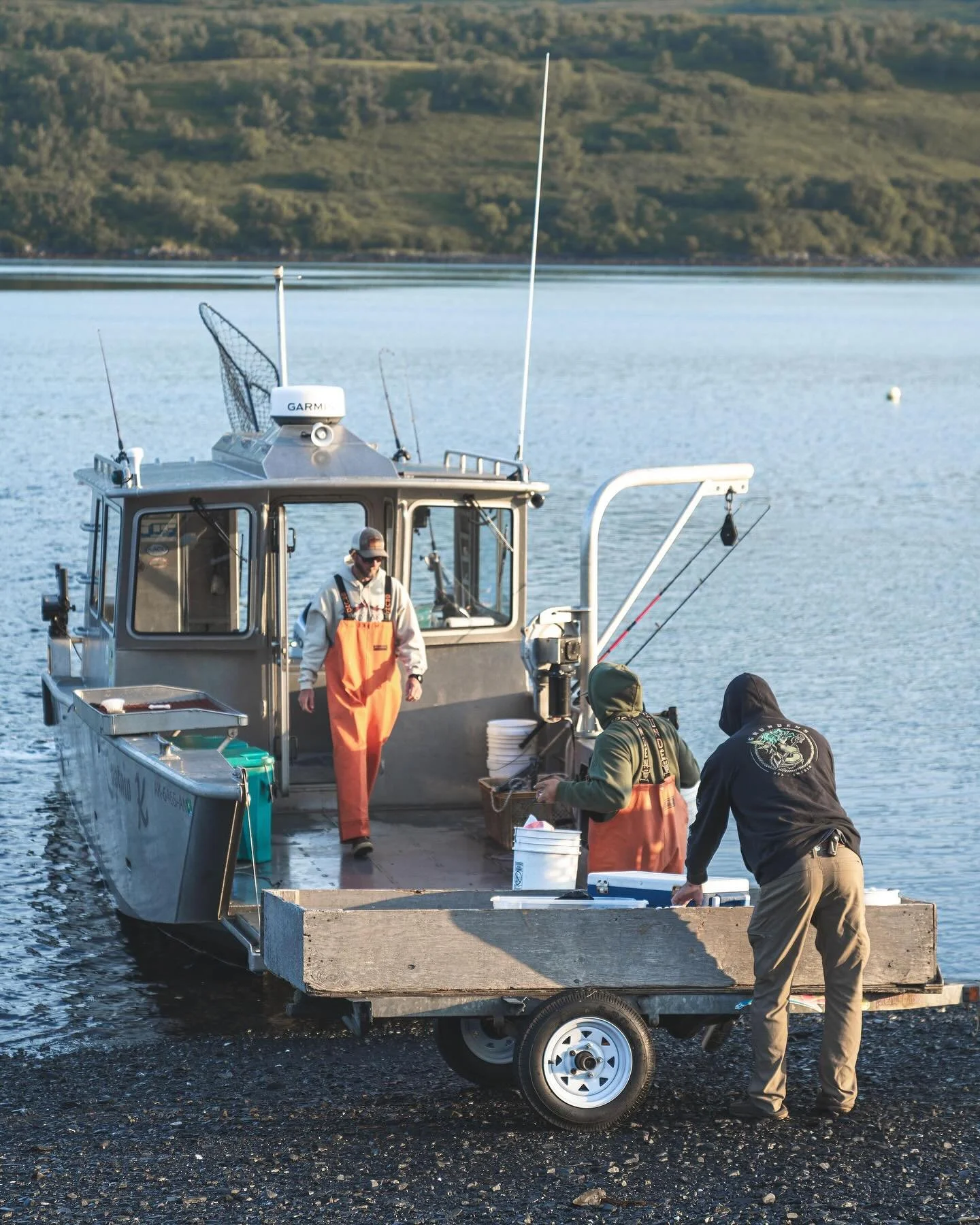 As the shadows grow longer and the day winds down, our crew wraps up another epic adventure on the water. 🌤️ From sunrise to sunset, these guys give it their all to ensure every moment is unforgettable. Huge thanks to John, Will, and Cooper for thei