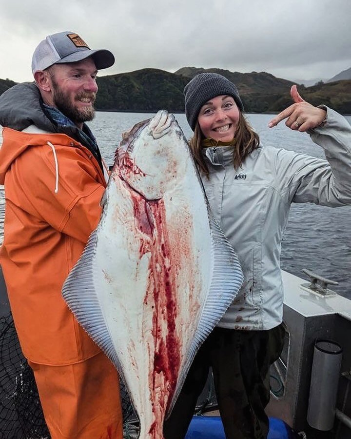 When teamwork pays off with a halibut this size! Jess and John with the prize catch of the day. Days on the water don&rsquo;t get much better than this. 💪🎣 

#KodiakWildernessLodge #CatchOfTheDay #FishingLife