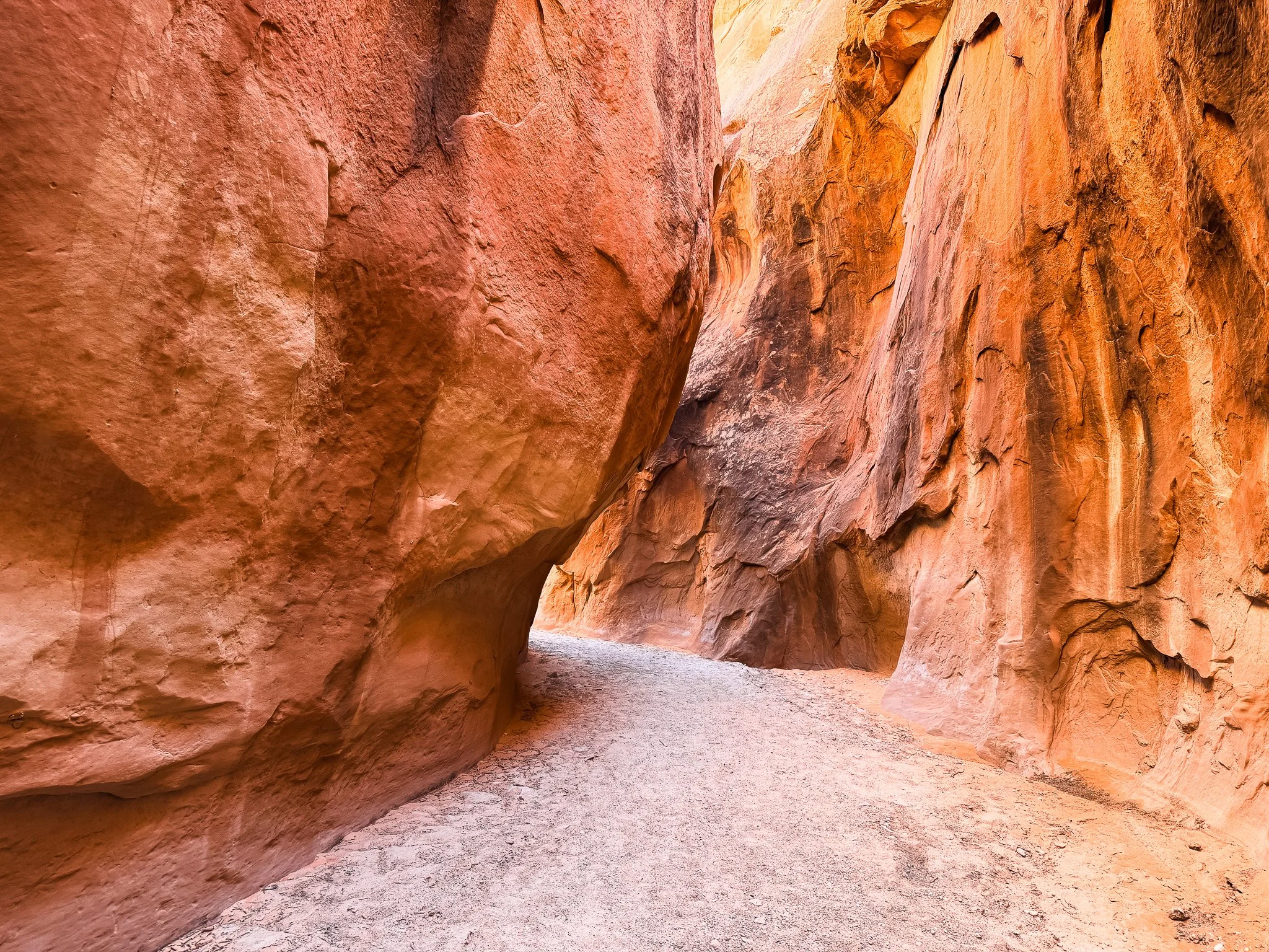 dry-fork-wash-peekaboo-escalante.jpg