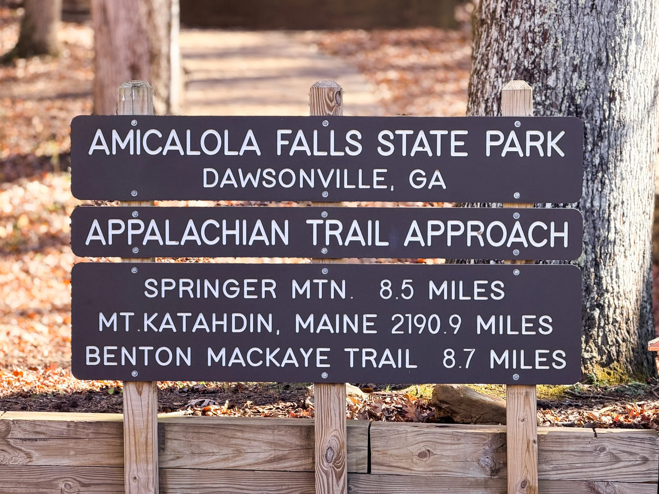 ign for the Appalachian Trail Approach at Amicalola Falls State Park showing distances to Springer Mountain and Mount Katahdin.