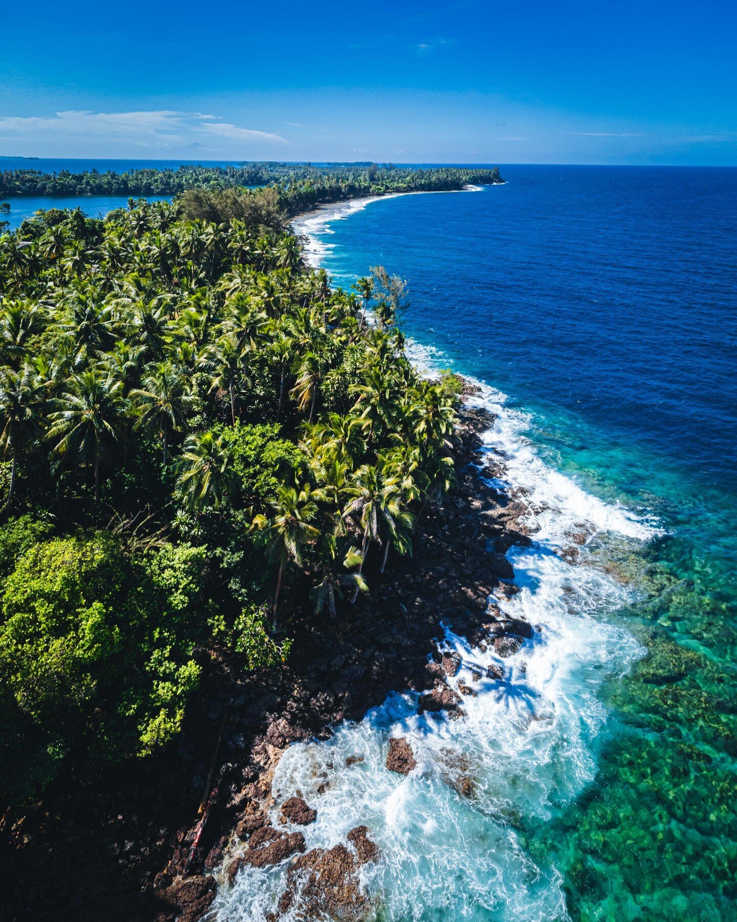 🌴 Madang's Coastal Allure from Above 

🌊🏖️Lucky us, surrounded by this breathtaking coastline beauty! 
 
Photos By @martijnvandenhouten 📷
#madangresort #papuanewguinea #tourismpng #pngtourism #travel #pngowned #weekend #visitpng