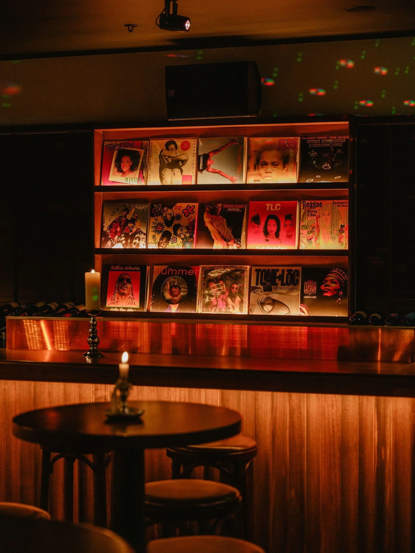 Vitelli&rsquo;s Upstairs - red sauce, dark corners and late conversations.

Find your table and settle in.