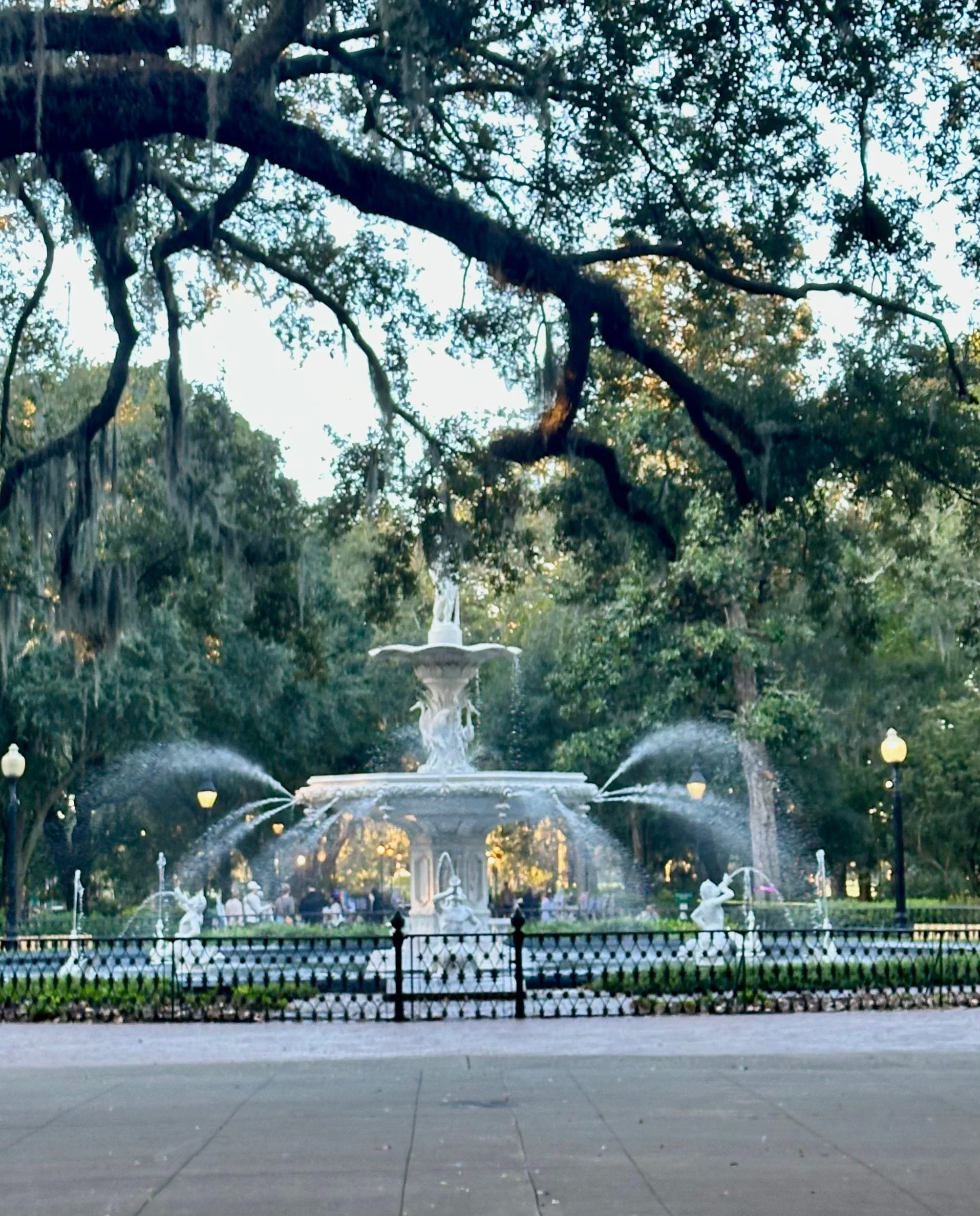 forstyh-park-fountain-hosting-savannah.jpg
