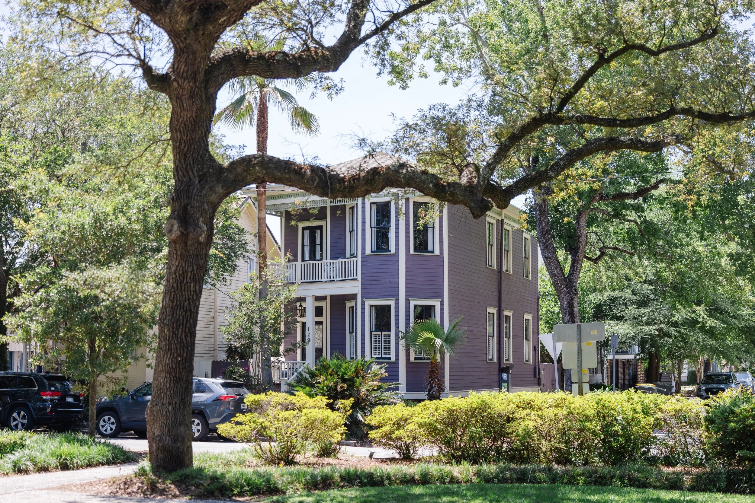 The Norris Cook House| Courtyard & Parking