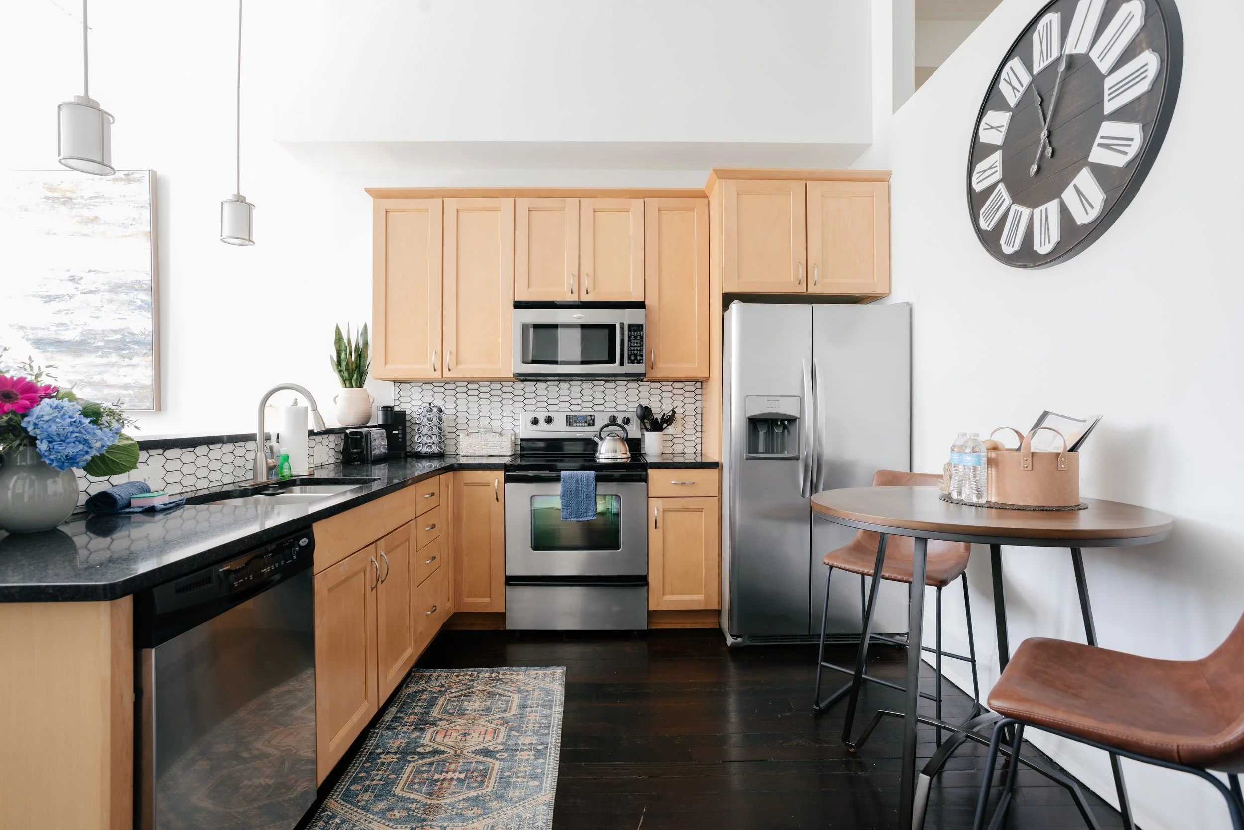 broughton condo savannah vacation rental-hosting savannah.jpeg