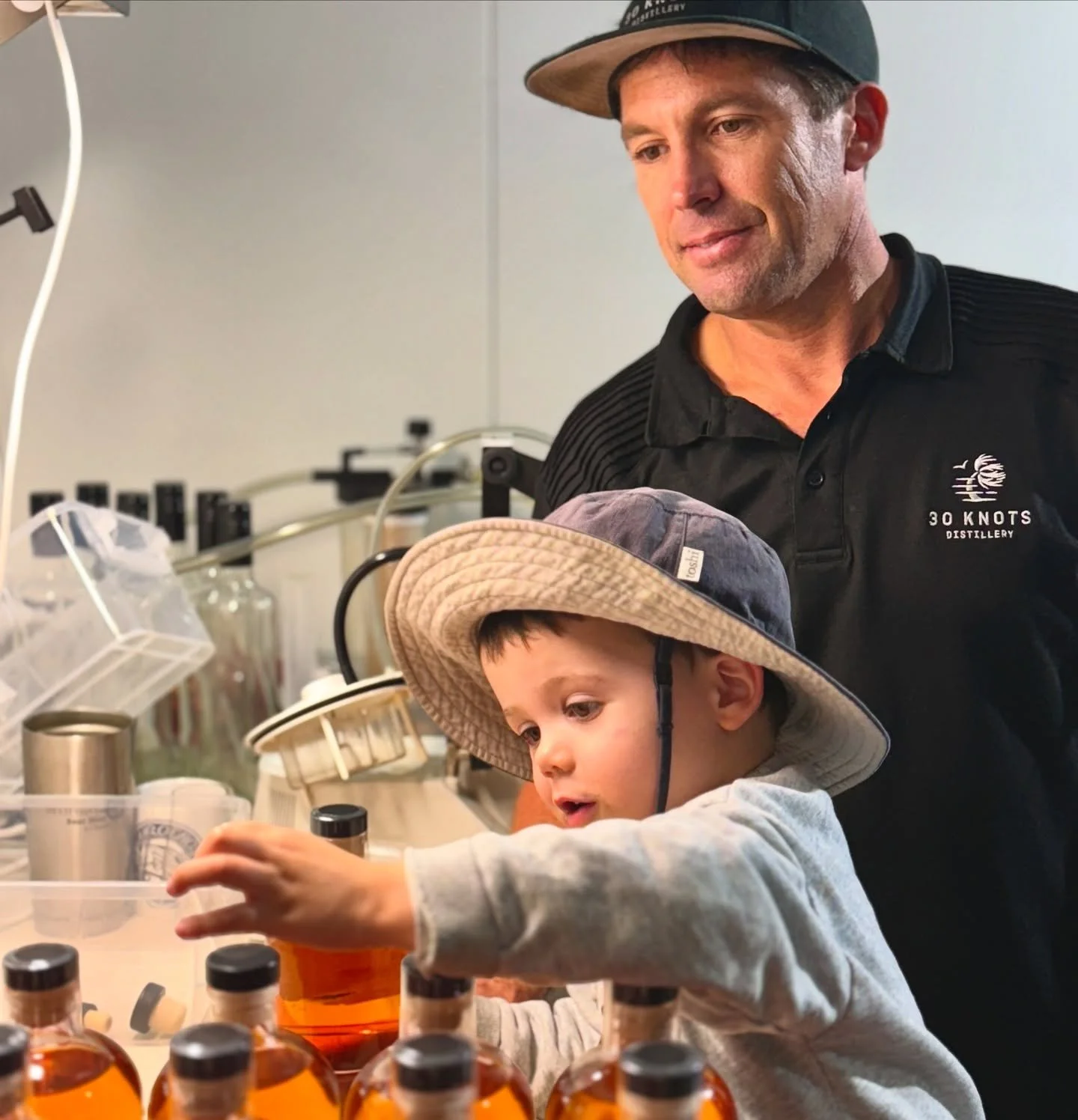 To all the dads, step-dads, grandads, and father figures – today’s about you. Happy Father’s Day! 🥃
Cheers to Muz – our resident Mr Fix-It, distiller, barman, and all-round legend (basically the glue that keeps 30 Knots toge