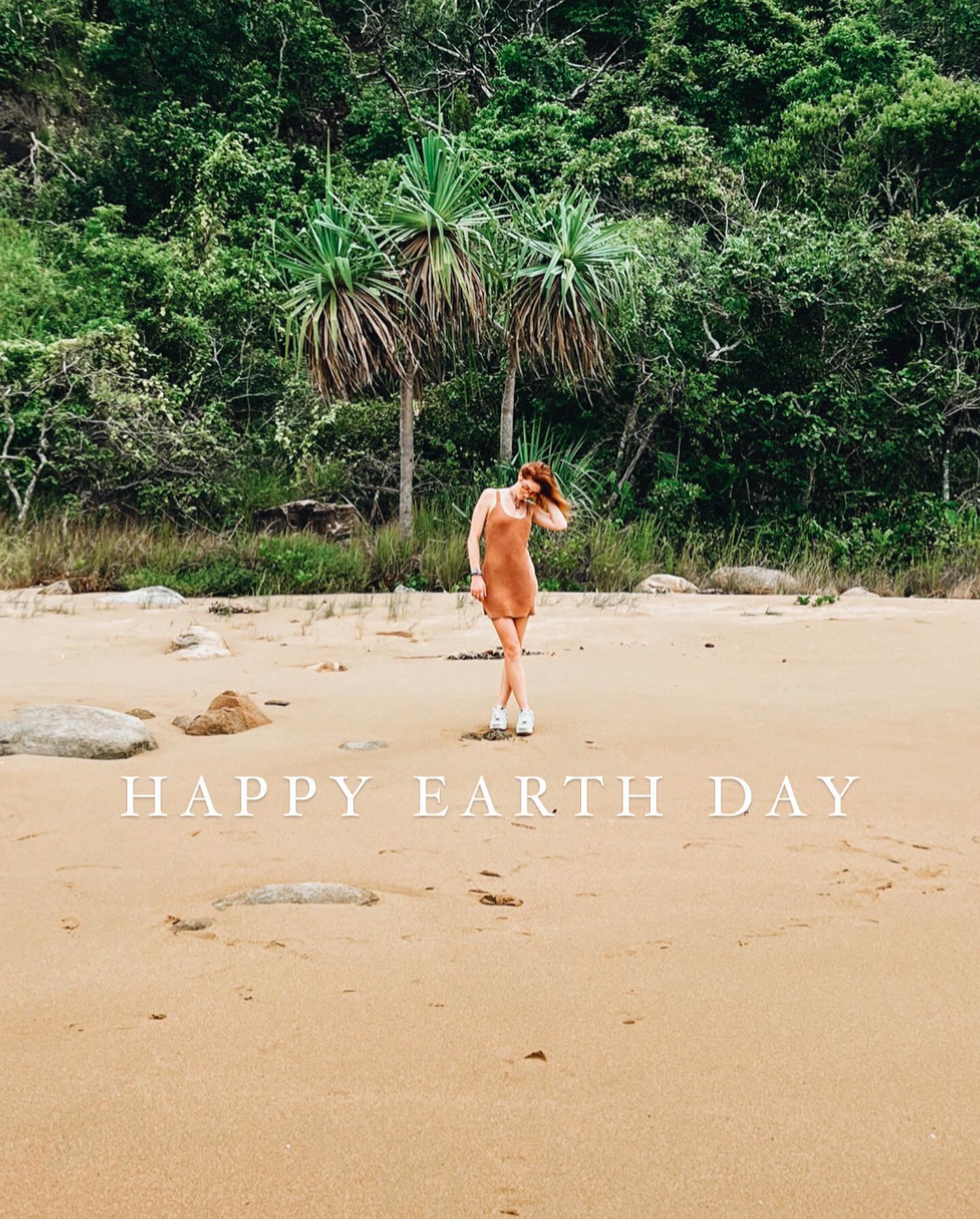 Happy Earth Day from Magnetic Island, Queensland🇦🇺
.
Extra special earth day this year because I got to spend it with my international bestie @jannickemartin &hearts;️&hearts;️&hearts;️