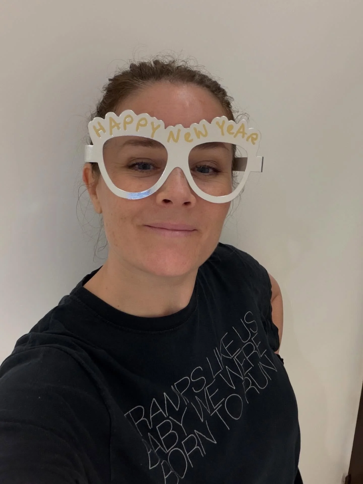 Thank you Capricorn Season ♑️🩵 It was happy holidays mixed with a big dose of new beginnings 🎄🔑🏠🇪🇸🍾🎉. And extreme differences in weather 😆☀️❄️ I feel grounded and prepared for whatever Aquarius season brings. I hope you feel the same 🤍