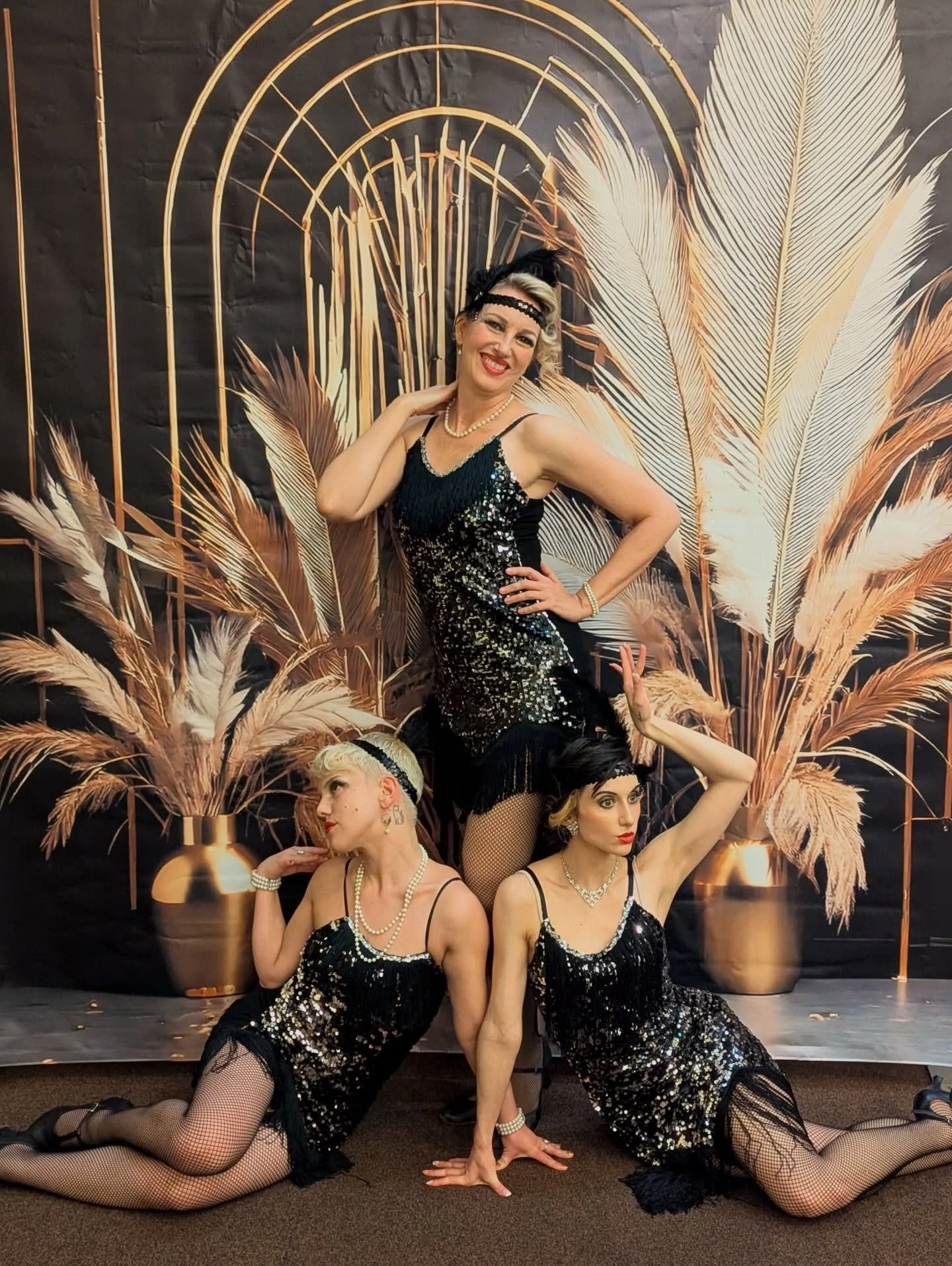 Hollywood It Girls at your service! Here for dancin', flappin', &amp; posin' ✨👯&zwj;♀️💫

Sparkly dresses from San Francisco's @somedaysweethearts 💕

#flappergirls #1920sstyle #vintagedolls #losangelesdancers