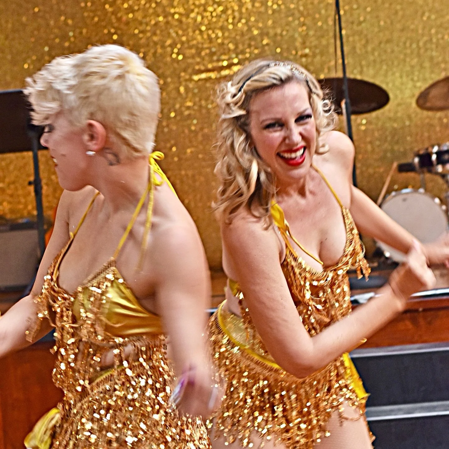 Tomorrow (🔸Saturday, Feb 15🔸) there&rsquo;s a lil shindig at Crown Theatre! @lipsticksinclair will be performing along with other special guests! 

VALENTINE'S SPEAKEASY &amp; PIE FIGHT
📍 Crown Theatre in Pasadena
⏰ February 15, 8:30pm-12am
🎷 @ch