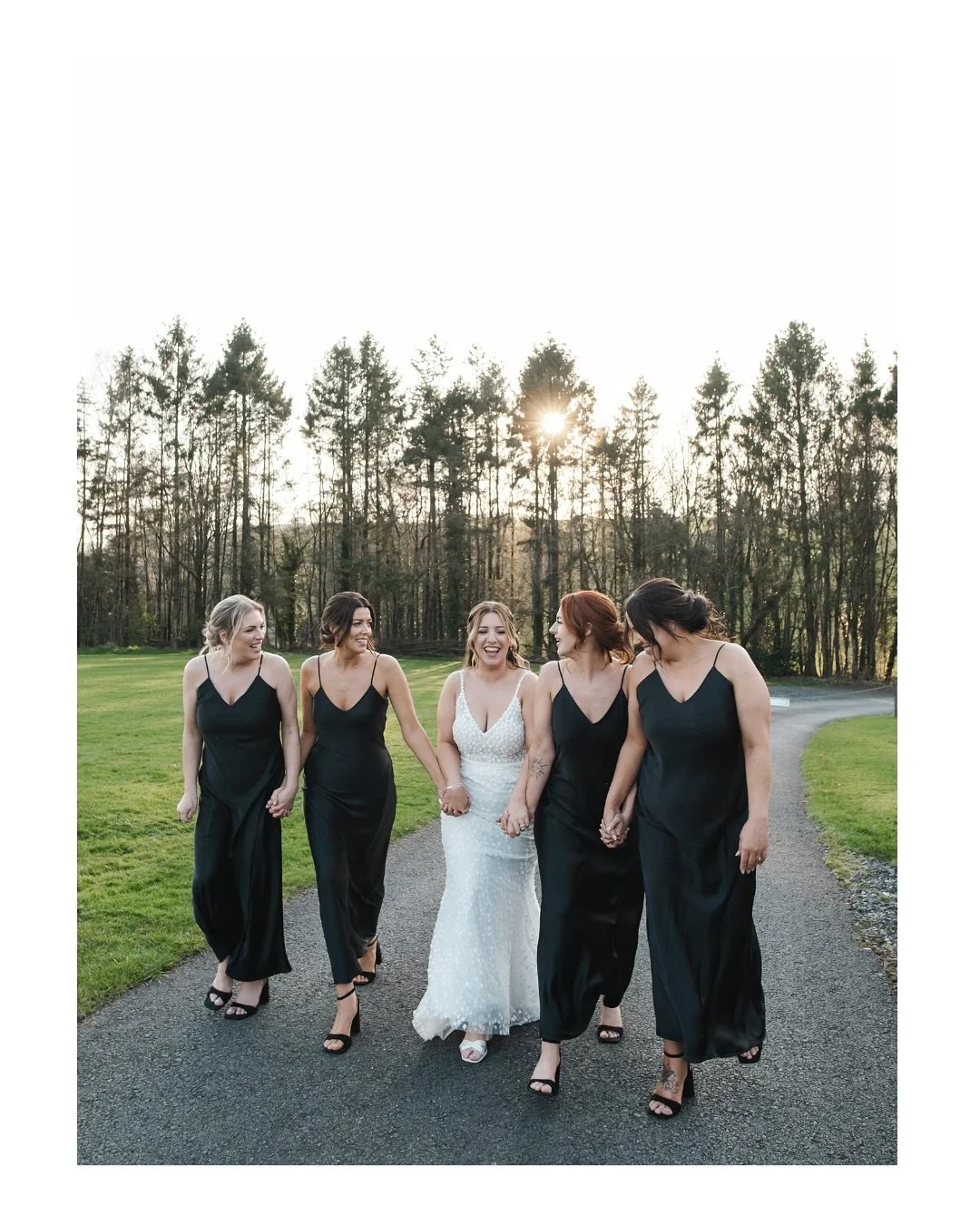 Tasha and her bridesmaids ✨

📸 @baselerandholmes
📍 @hobbit.hill