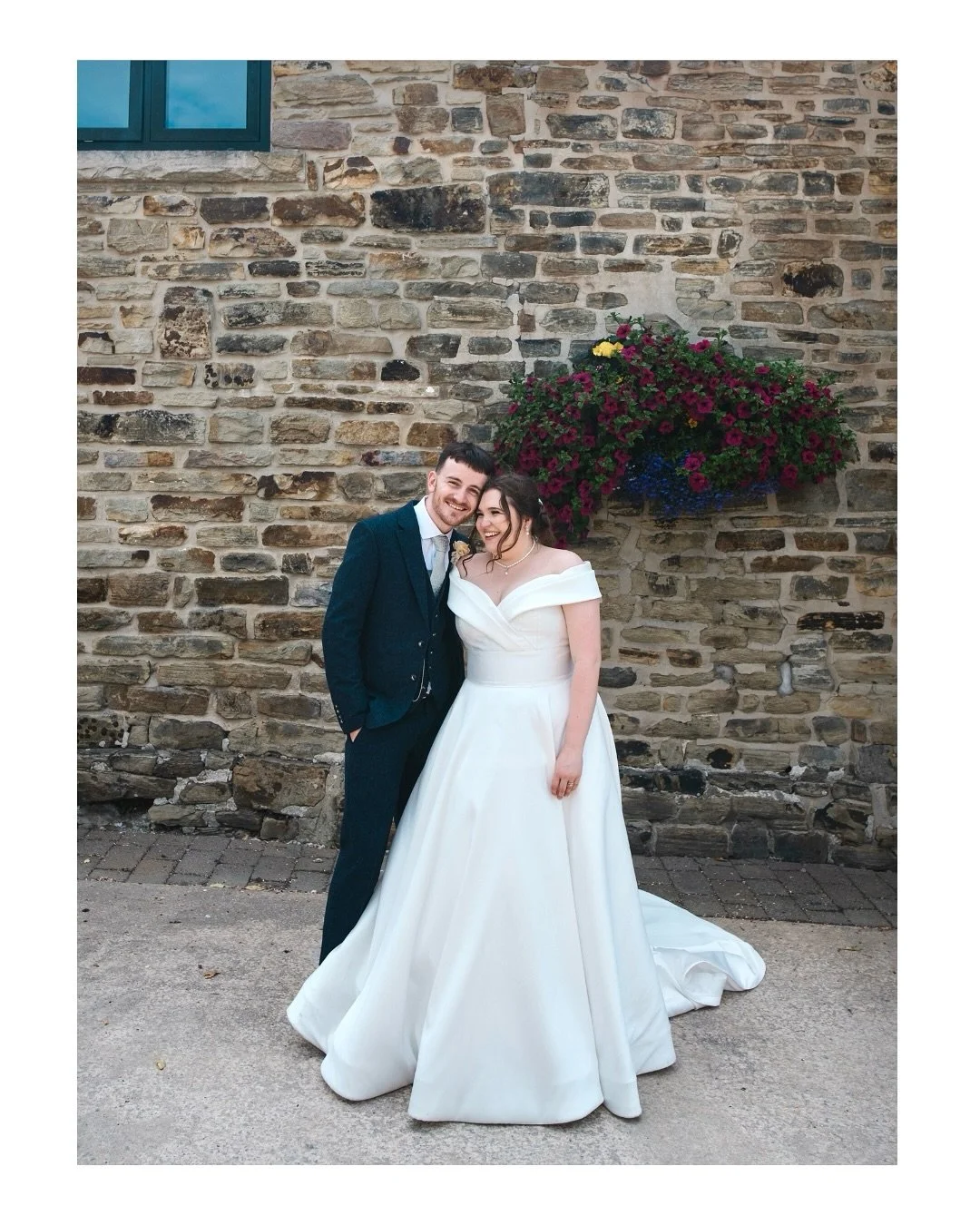 Some of our favourite photos from Saturday, a gorgeous and wholesome wedding day celebrating Phoebe &amp; Jonny ✨

Featuring their dog Charlie and a squirrel that had a peek during speeches from the window 😭 Lots of friends and family came together 