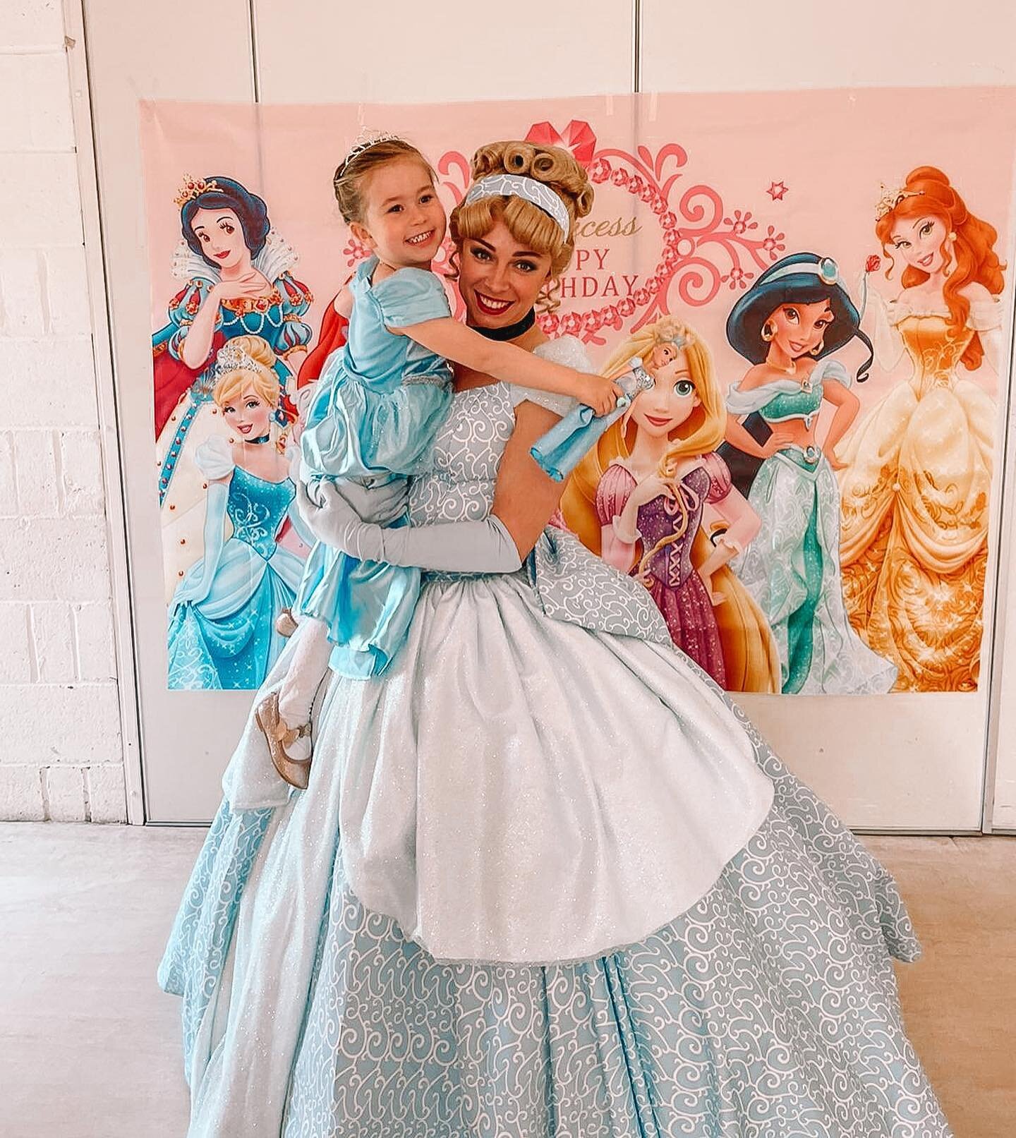 💙The Glass Slipper Princess attended the most gorgeous birthday party last weekend,  look at this 5 star review we received💙

&ldquo;𝖶𝖾 𝗁𝖺𝖽 𝖢𝗂𝗇𝖽𝖾𝗋𝖾𝗅𝗅𝖺 𝖿𝗈𝗋 𝗆𝗒 𝖽𝖺𝗎𝗀𝗁𝗍𝖾𝗋𝗌 𝟦𝗍𝗁 𝖻𝗂𝗋𝗍𝗁𝖽𝖺𝗒 𝖺𝗇𝖽 𝗁𝗈𝗇𝖾𝗌𝗍𝗅𝗒 𝗂?