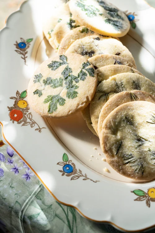 How to: Flower and herb shortbread biscuits — Garden Day