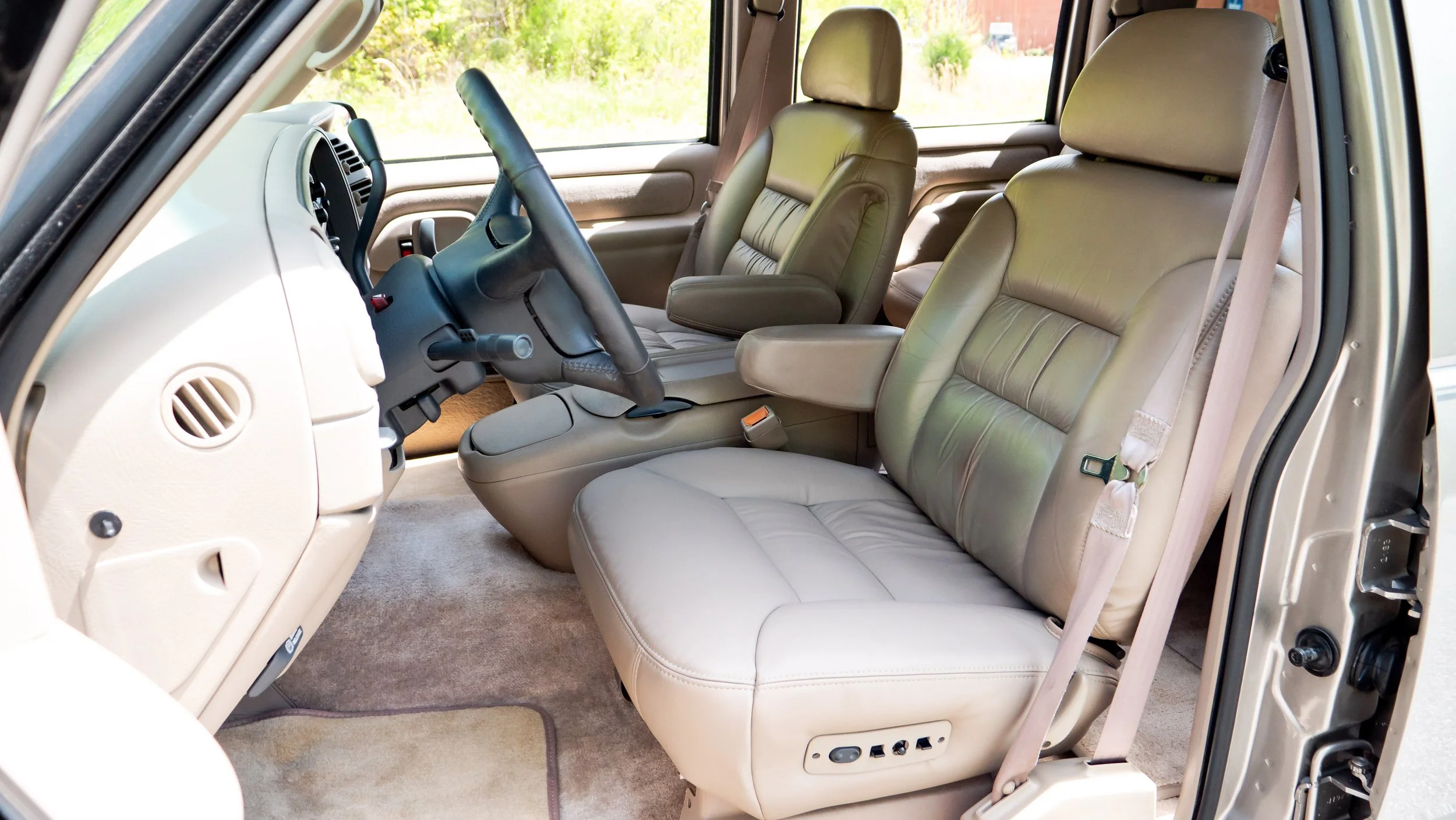 1999 GMC Suburban-1688877.JPG